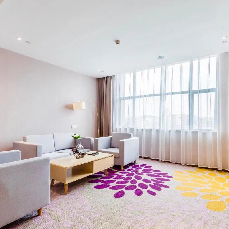 Lavande Hotel (Gaozhou Xiantai Bridge Branch)