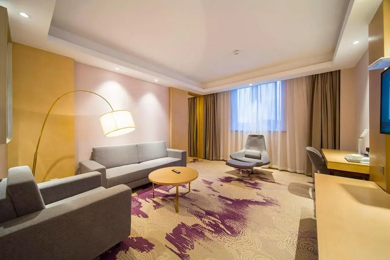 Lavande Hotel (Yangzhou Jiangwangshui Street RT-Mart Branch) Lavande Hotel (Yangzhou Jiangwangshui Street RT-Mart Branch)