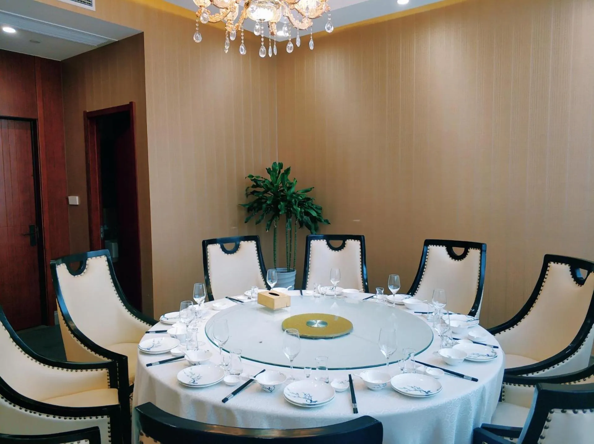 Lavande Hotel (Yangzhou Jiangwangshui Street RT-Mart Branch)