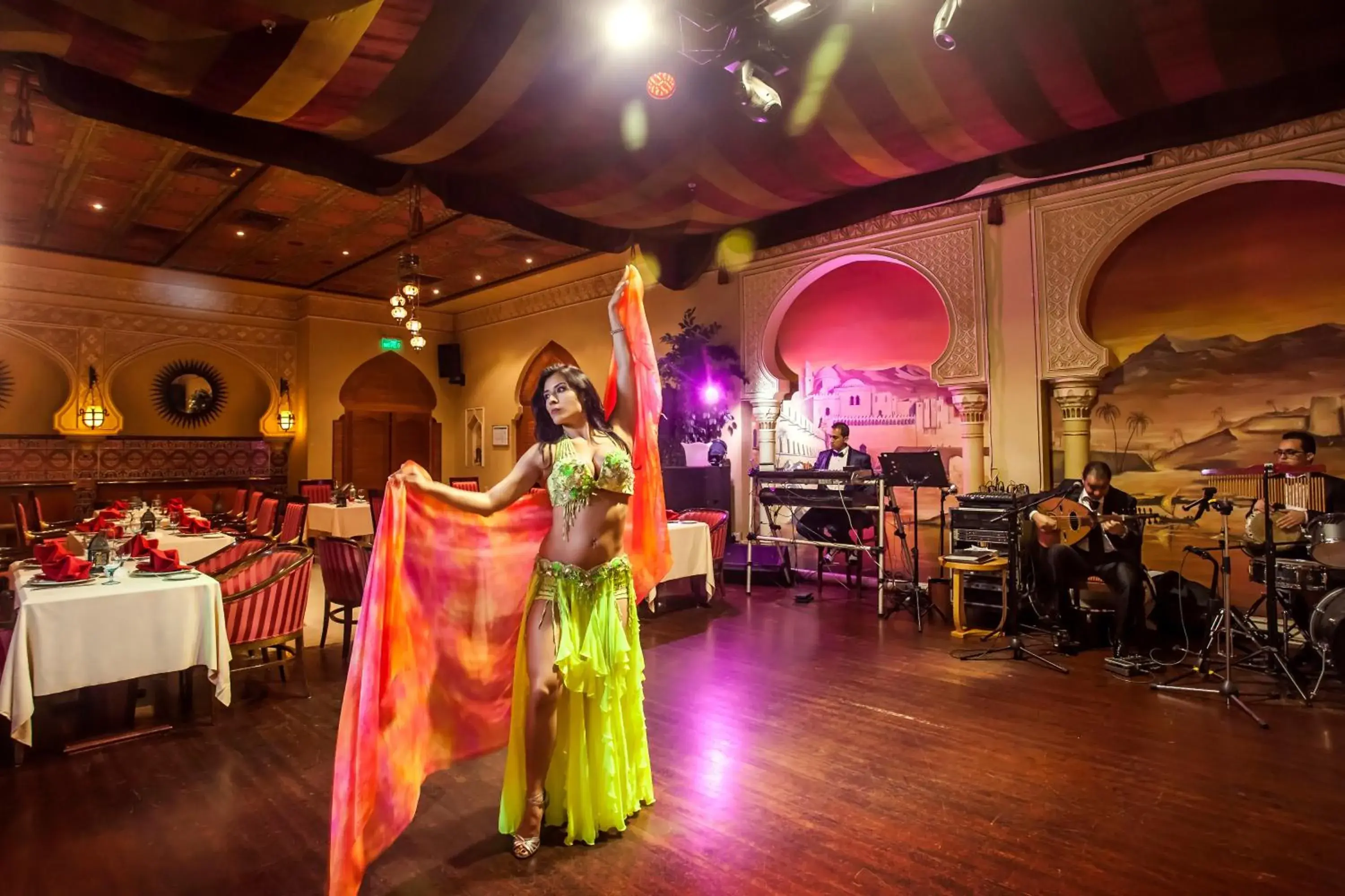 Restaurant/places to eat in Corniche Hotel Abu Dhabi Restaurant/places to eat in Corniche Hotel Abu Dhabi