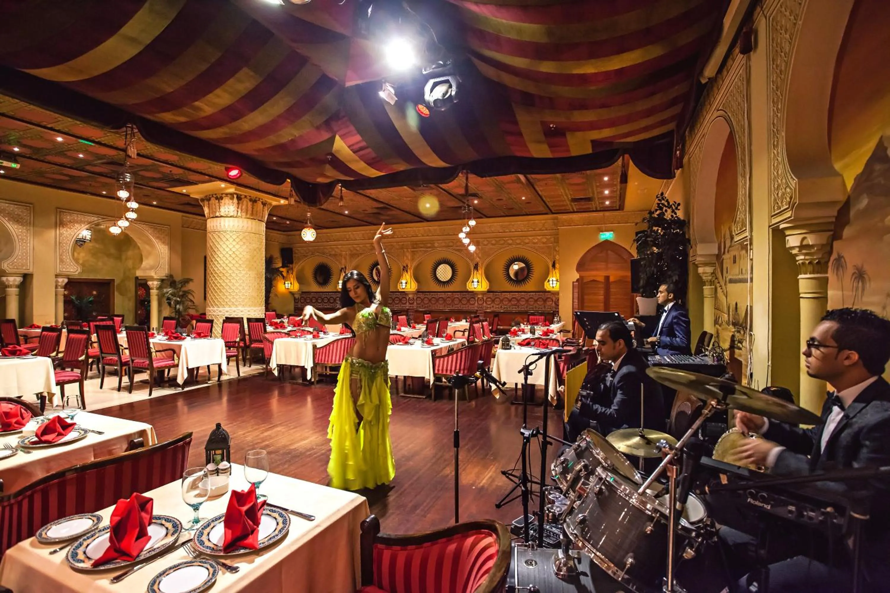 Restaurant/places to eat in Corniche Hotel Abu Dhabi