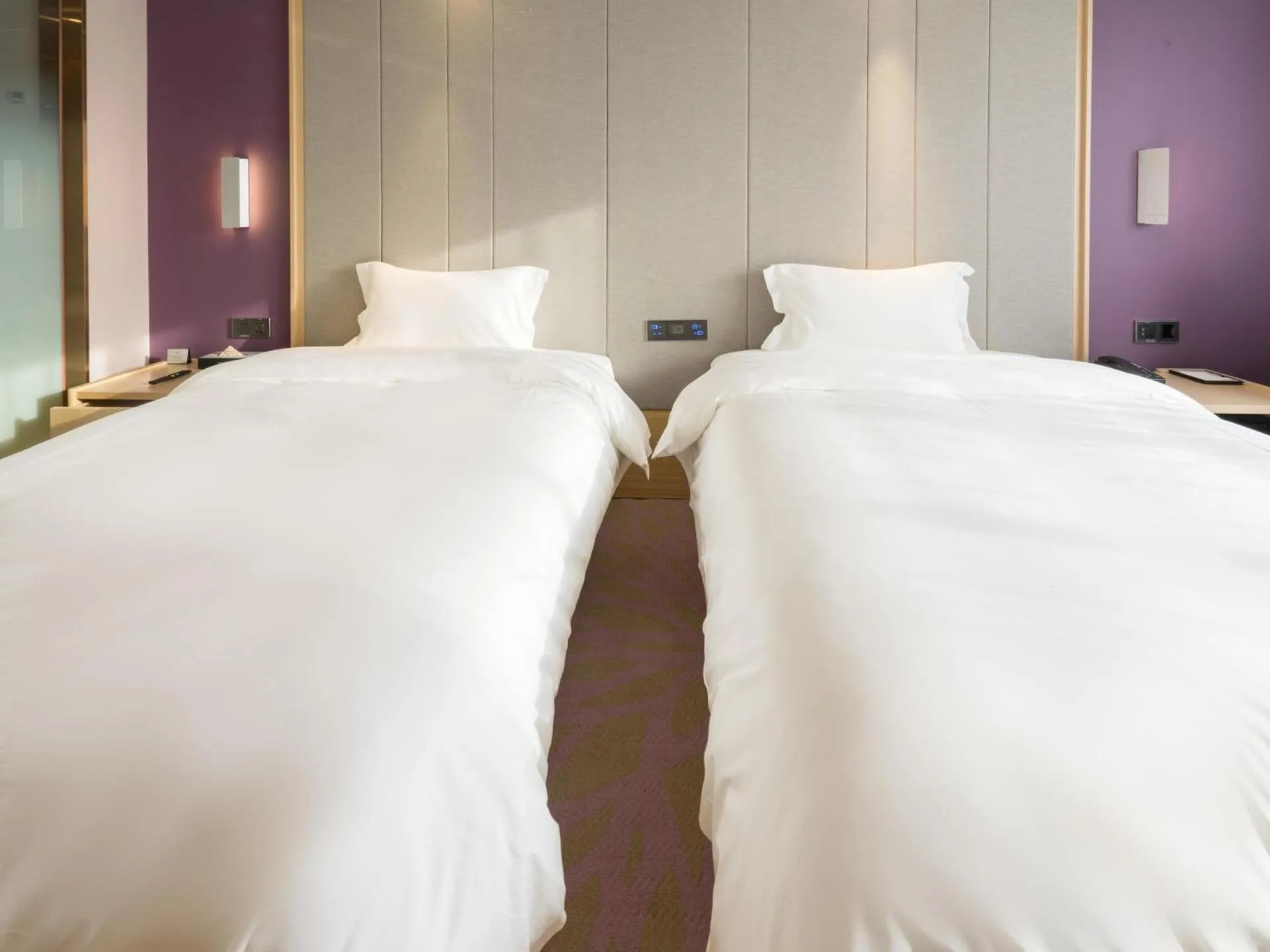 Bed in Lavande Hotel Jingmen Planet World City