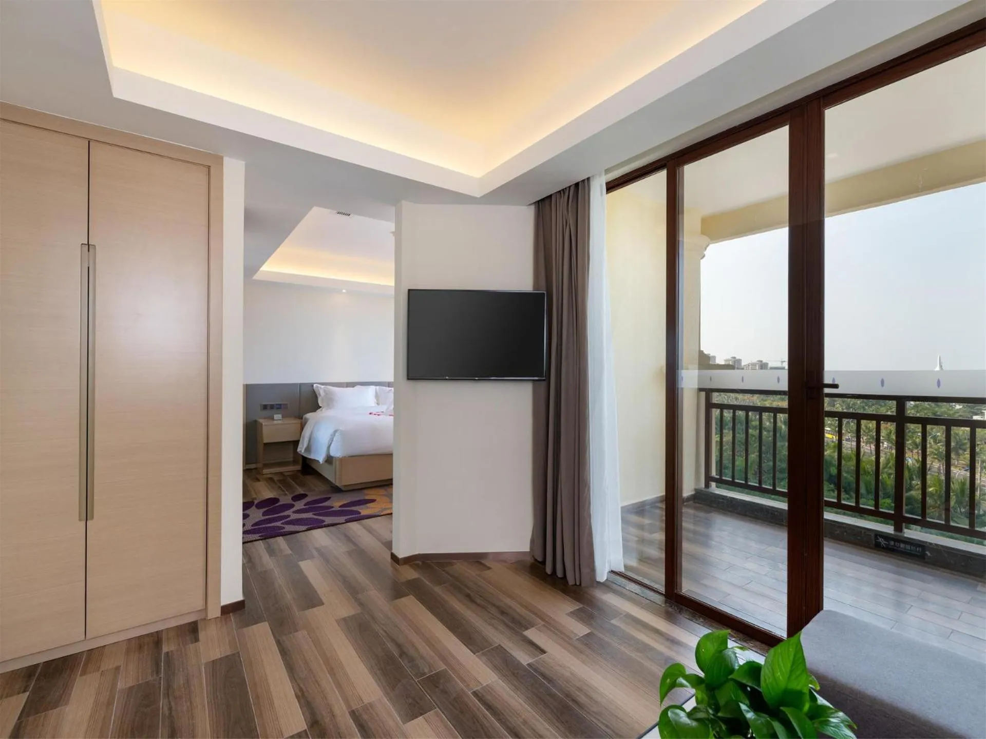 Bed in Lifeng Hotel (Haikou West Coast)