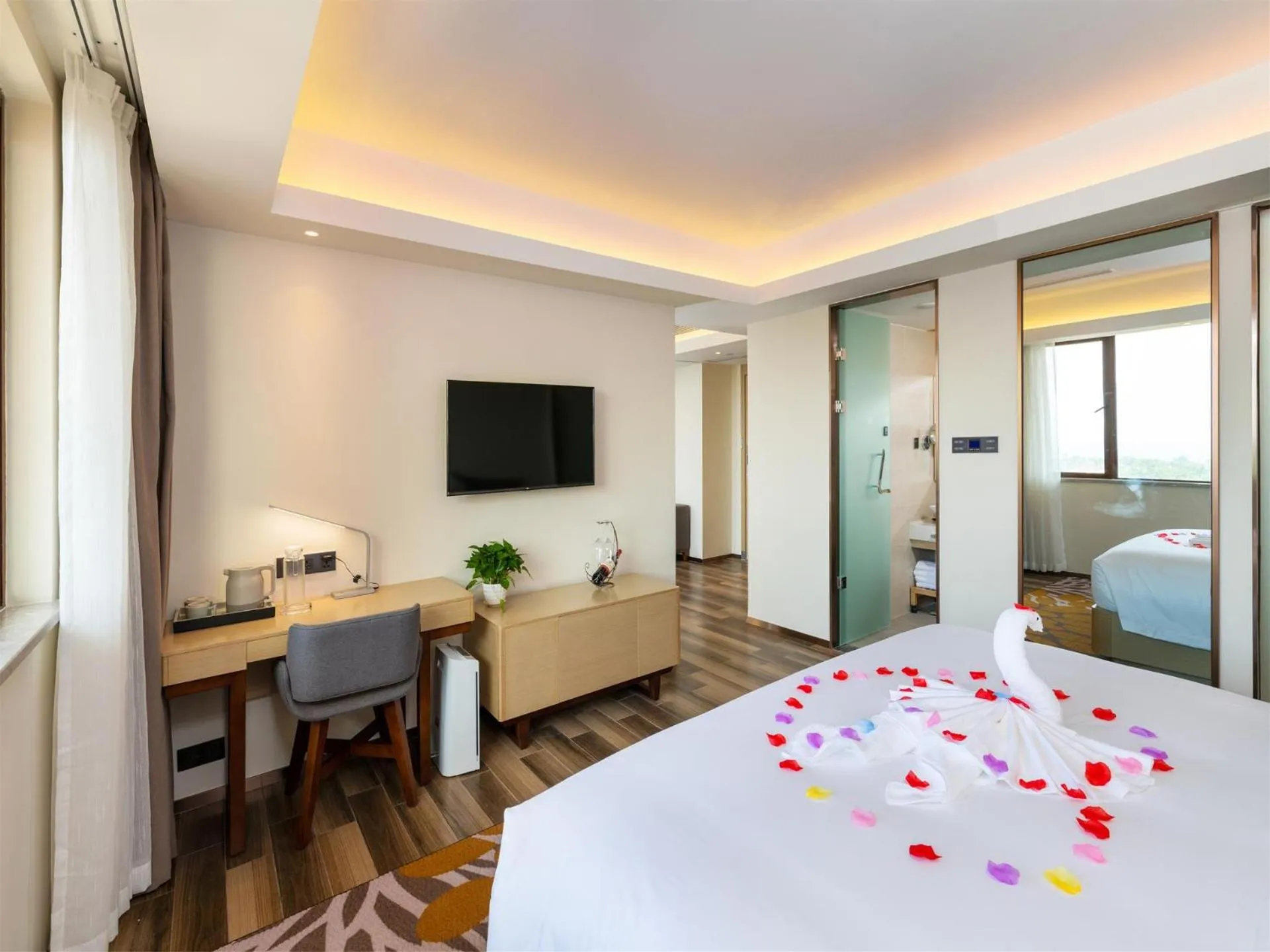 Bed in Lifeng Hotel (Haikou West Coast)