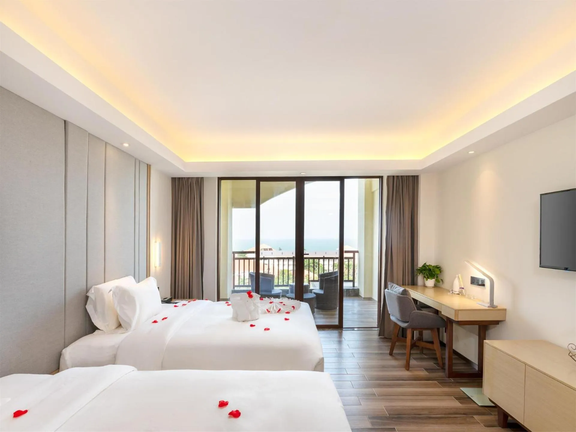 Bed in Lifeng Hotel (Haikou West Coast)