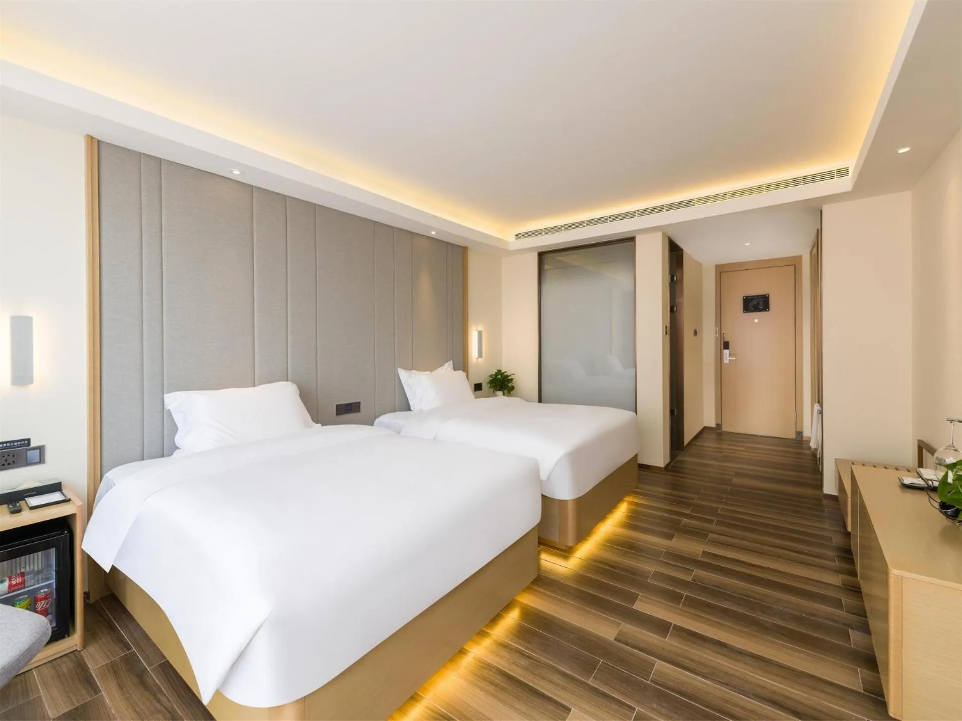 Bed in Lifeng Hotel (Haikou West Coast)