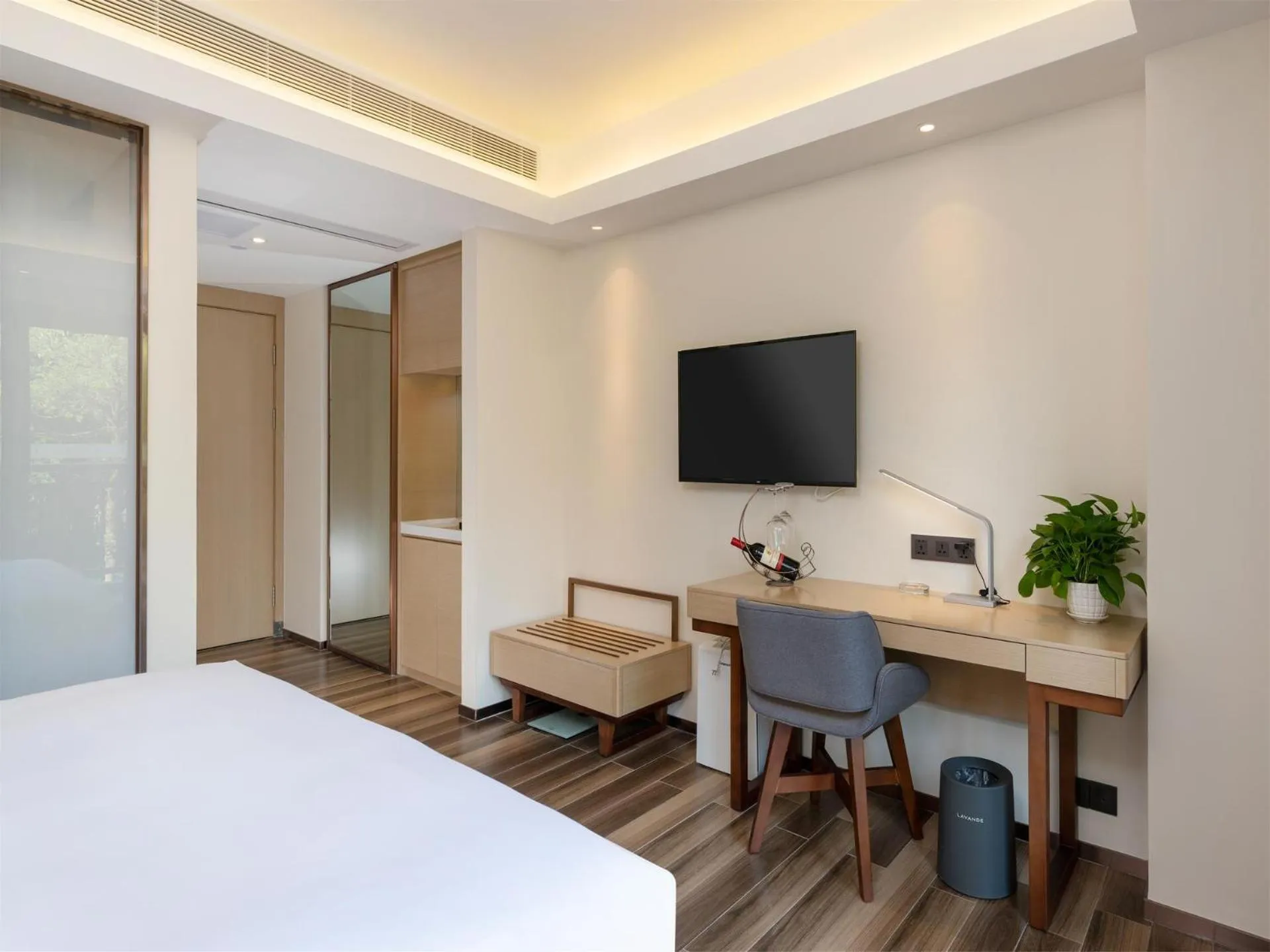 Bed in Lifeng Hotel (Haikou West Coast)