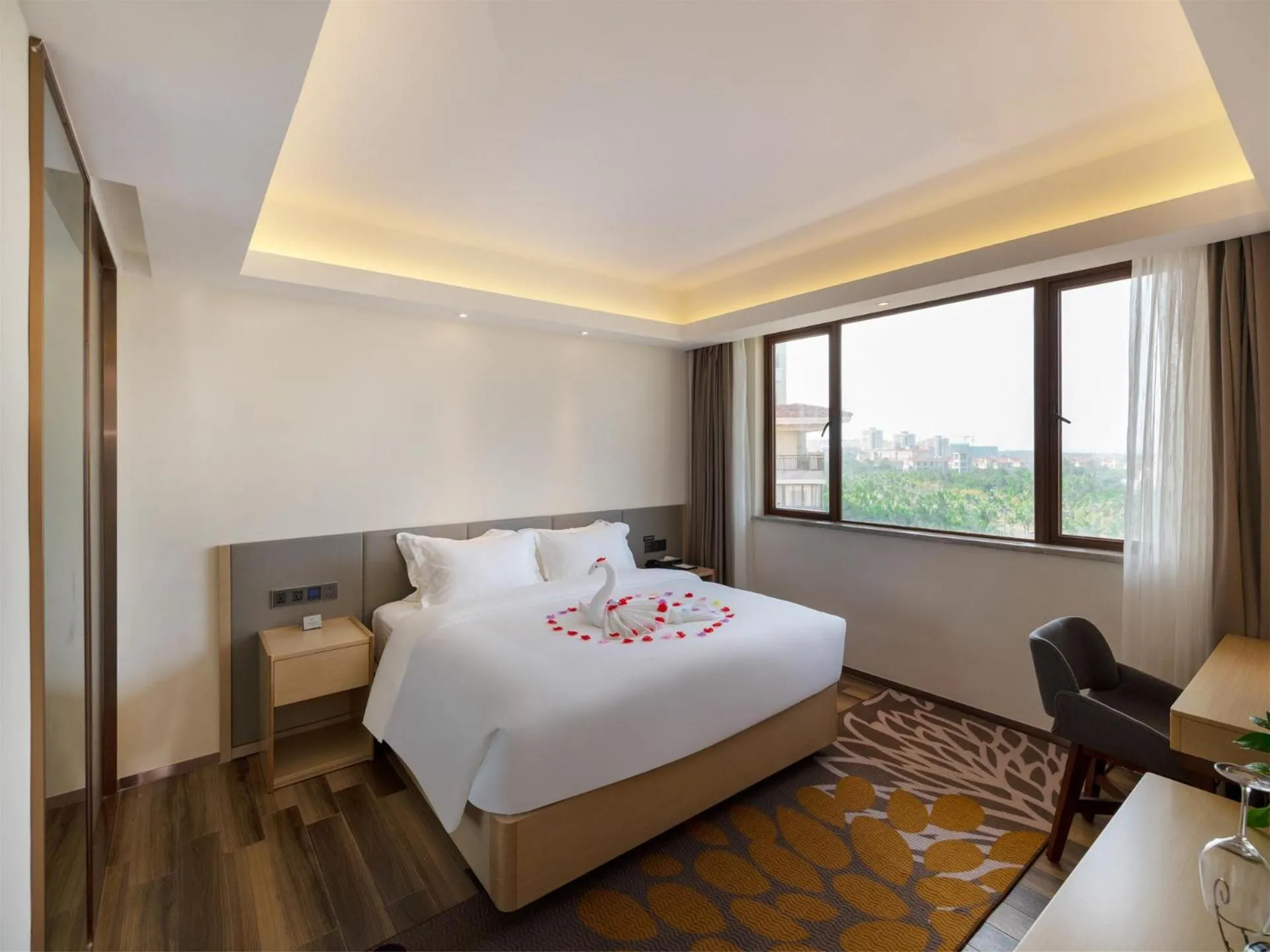 Bed in Lifeng Hotel (Haikou West Coast)