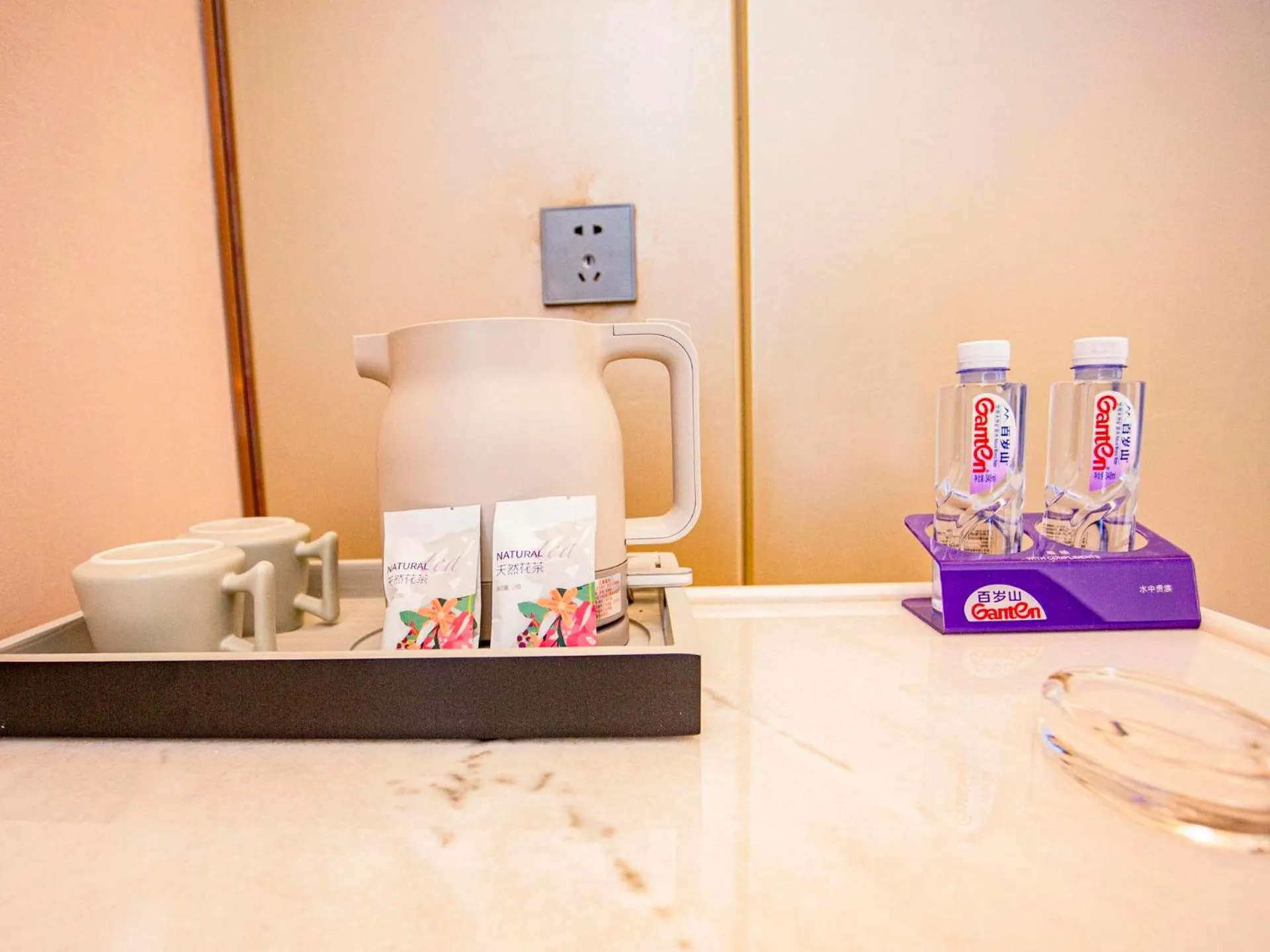 Lavande Hotel Lujiang Zhouyu Avenue