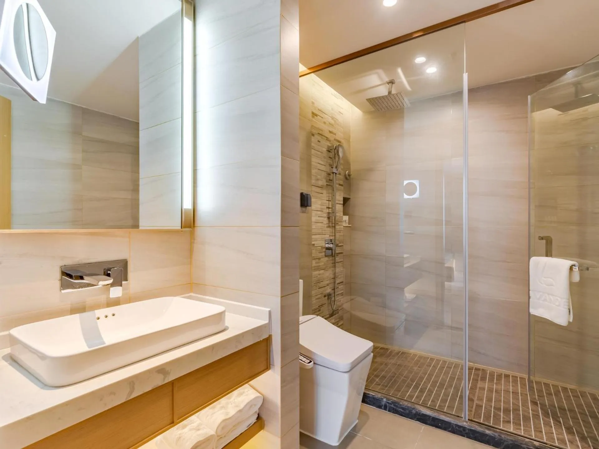 Lavande Hotel Lujiang Zhouyu Avenue