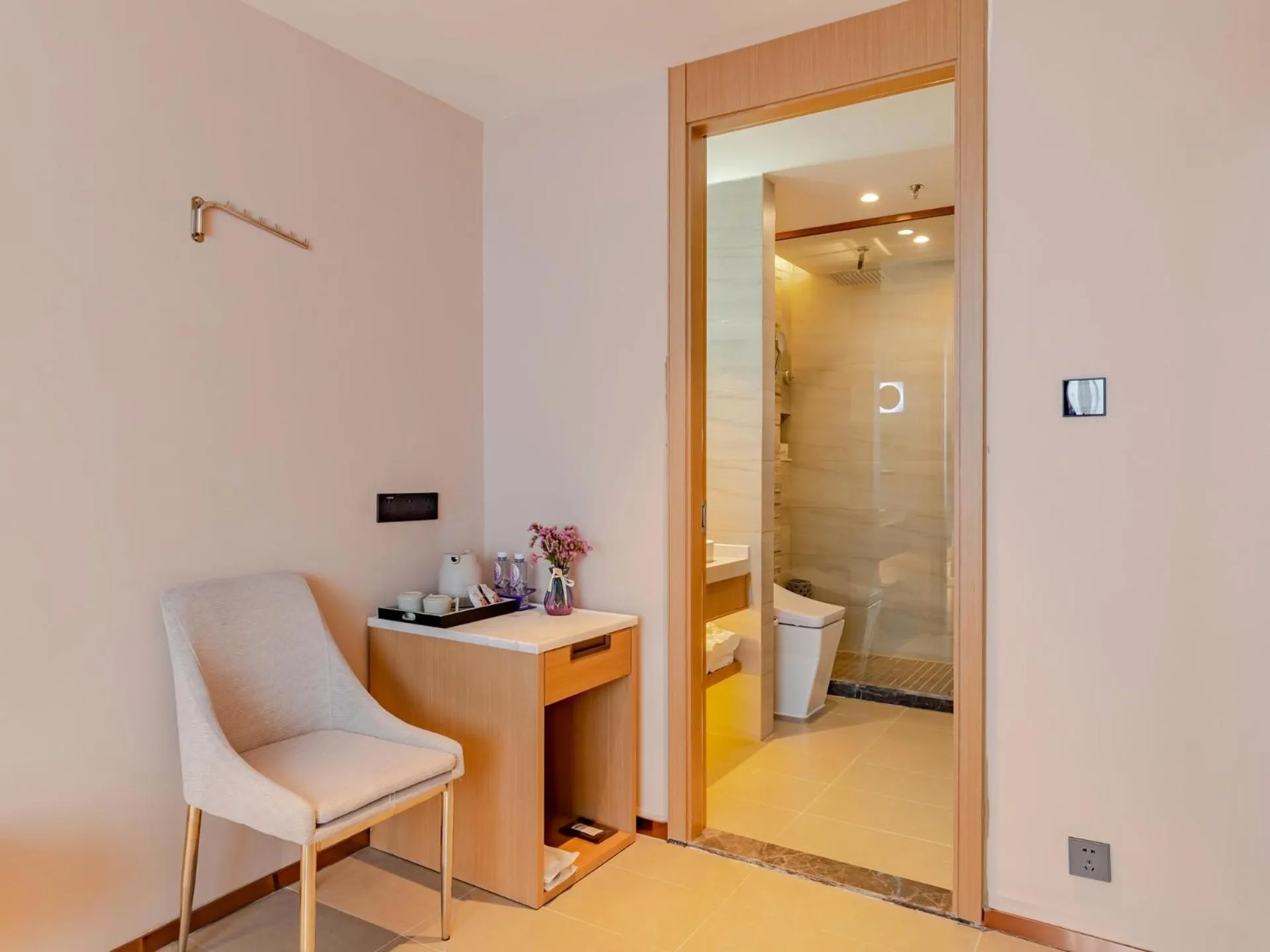 Lavande Hotel Lujiang Zhouyu Avenue