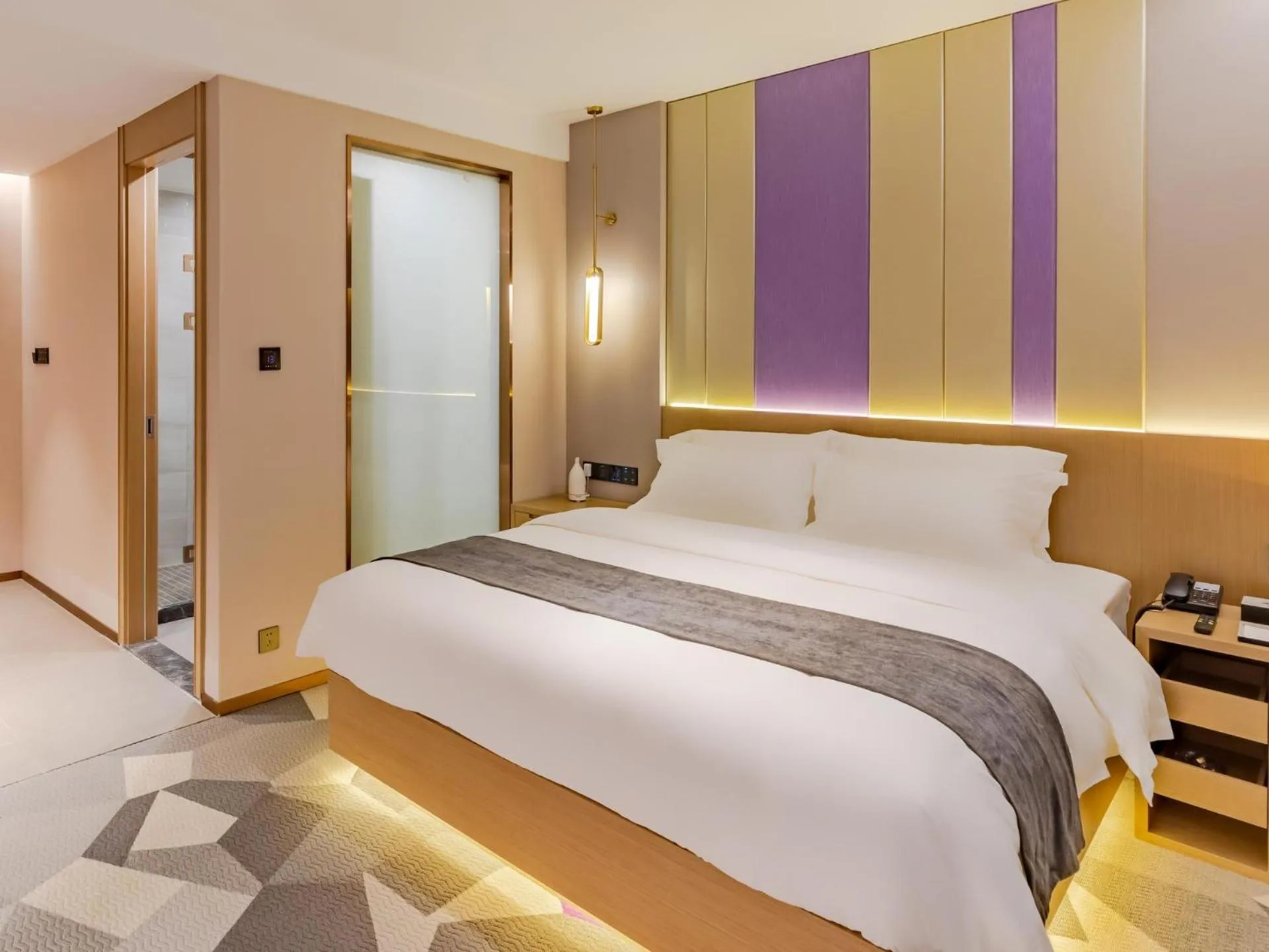 Bed in Lavande Hotel Lujiang Zhouyu Avenue