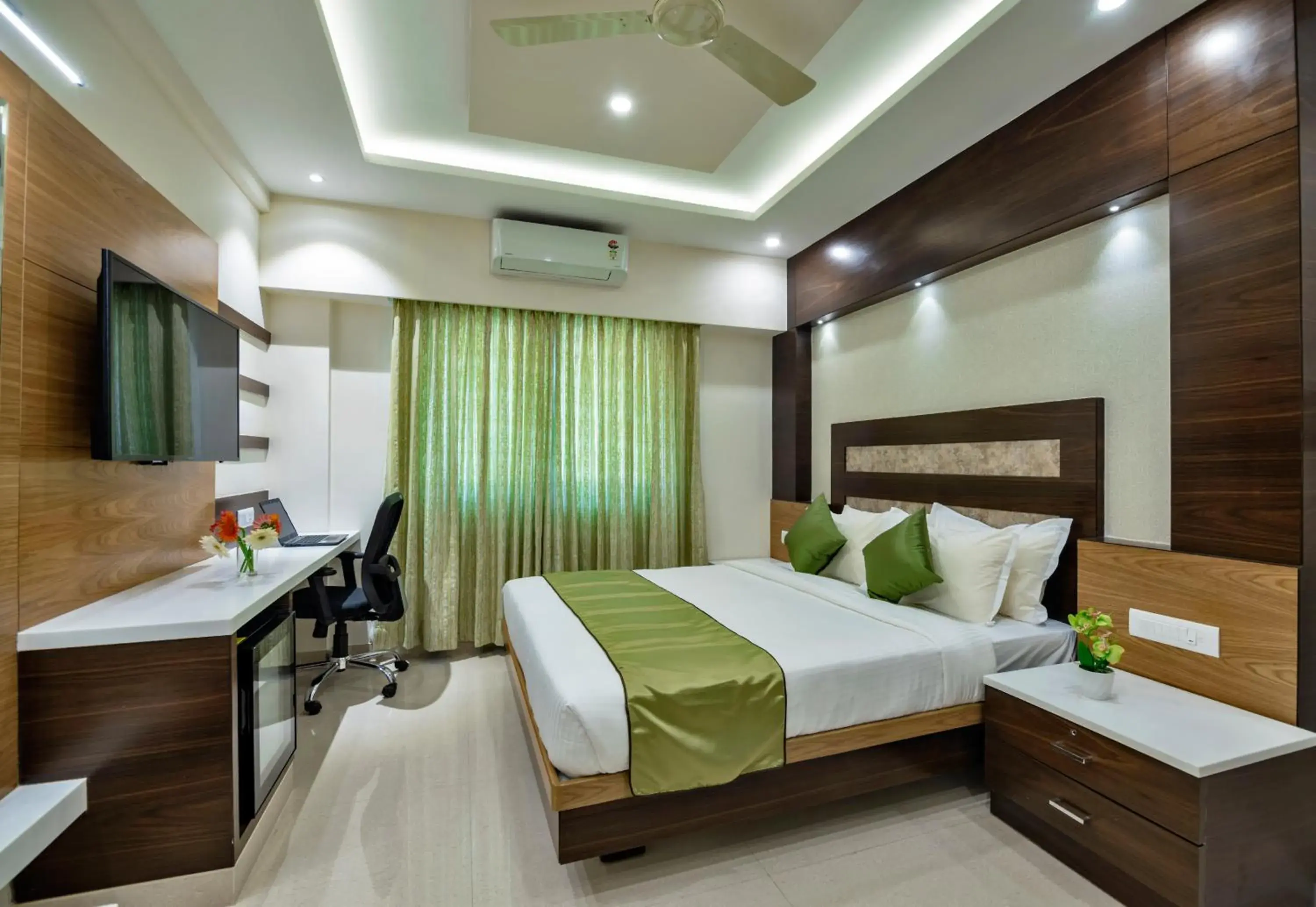 Deluxe King Room in Vanusa Residency Deluxe King Room in Vanusa Residency