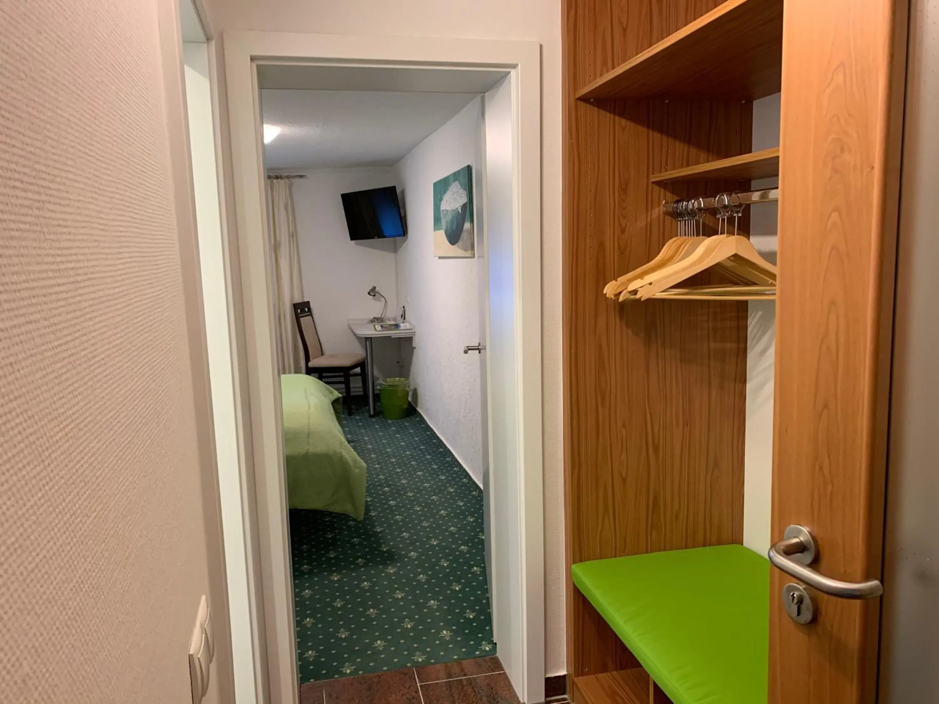 Double Room with Private Bathroom - single occupancy in Hotel Garni Maaß Double Room with Private Bathroom - single occupancy in Hotel Garni Maaß