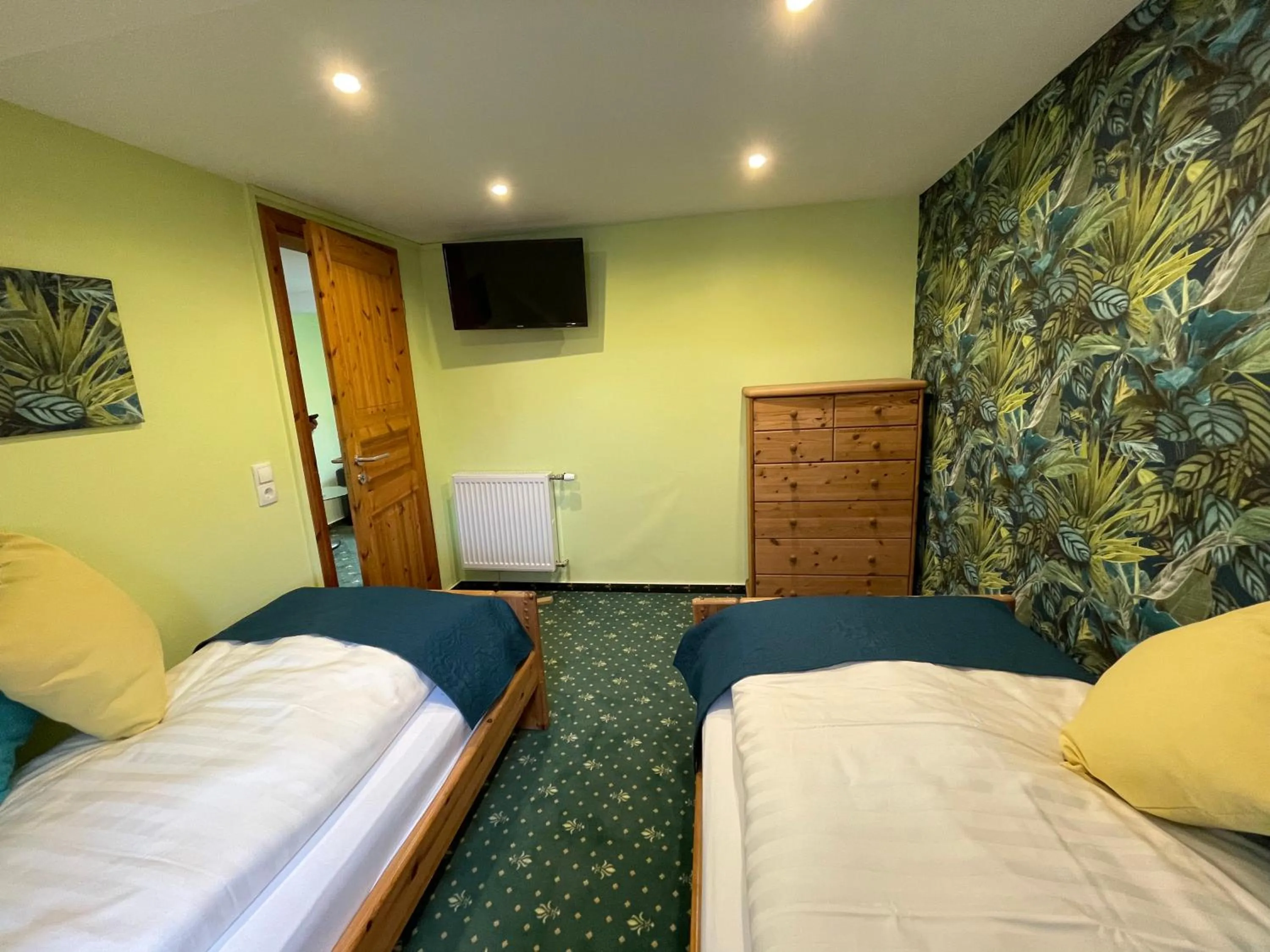 Bed in Hotel Garni Maaß