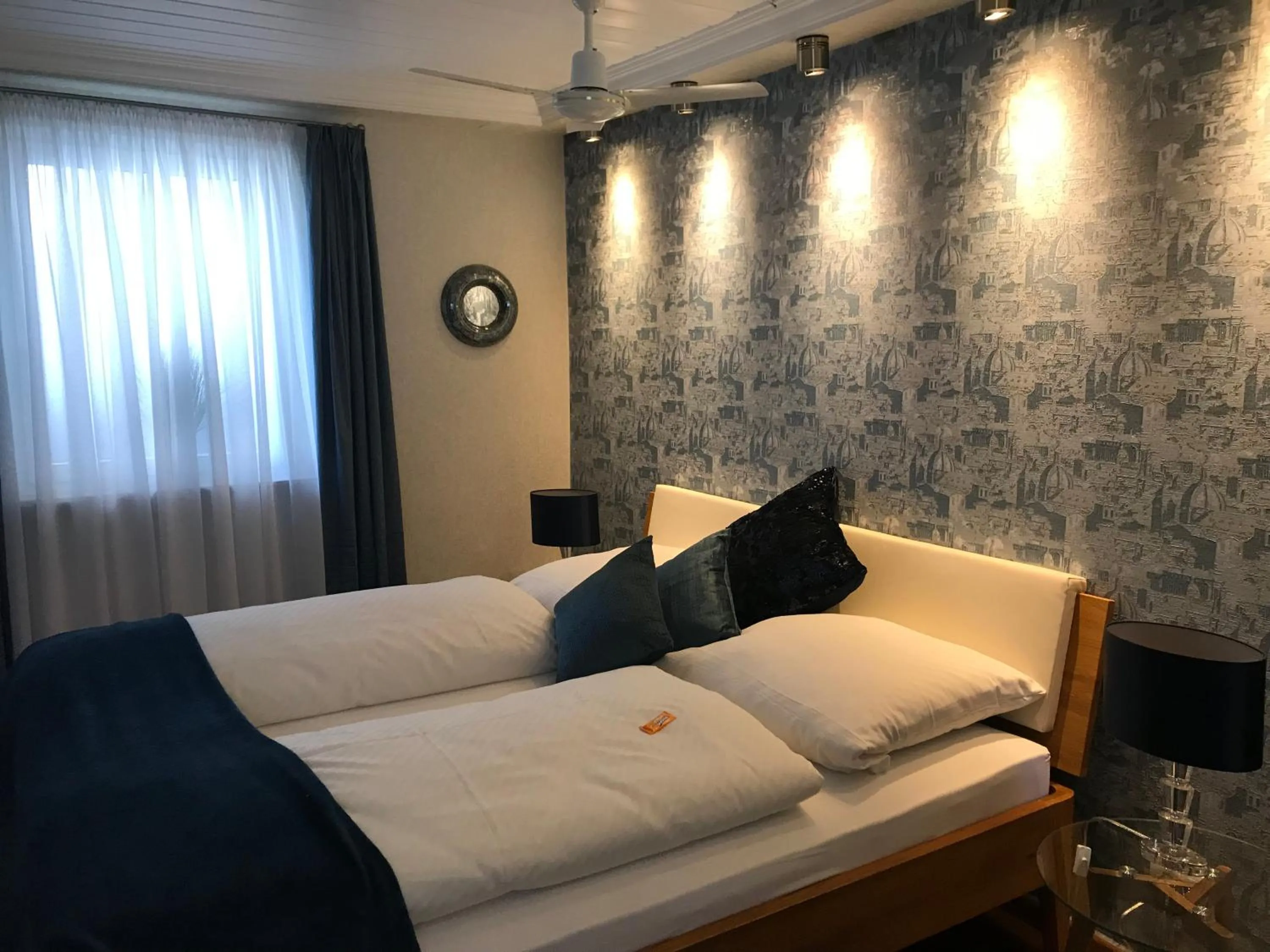 Bed in Hotel Garni Maaß