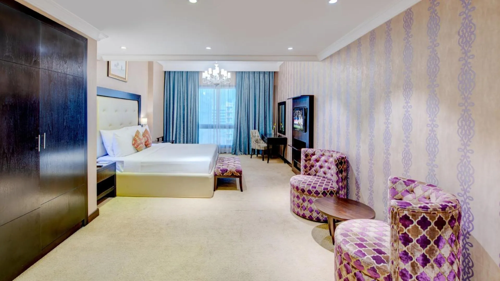 Bedroom, Bed in Donatello Hotel