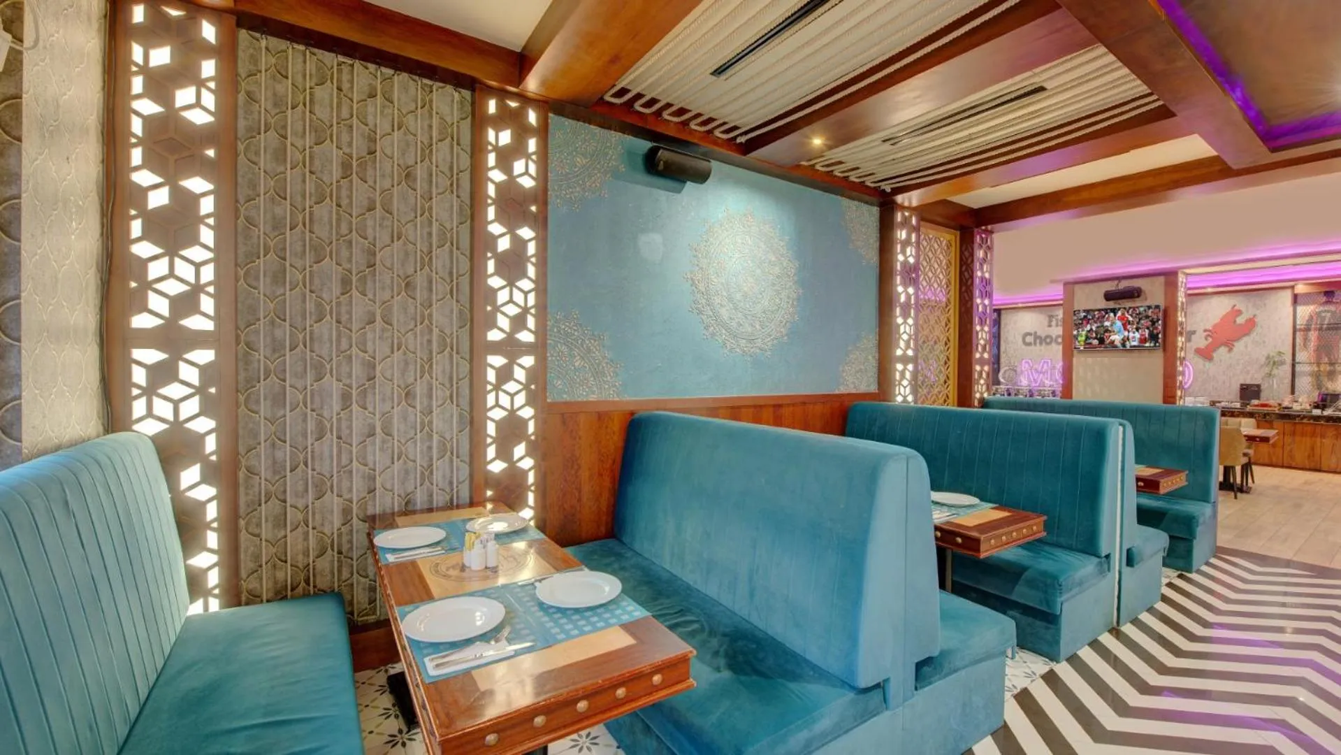 Restaurant/places to eat in Donatello Hotel