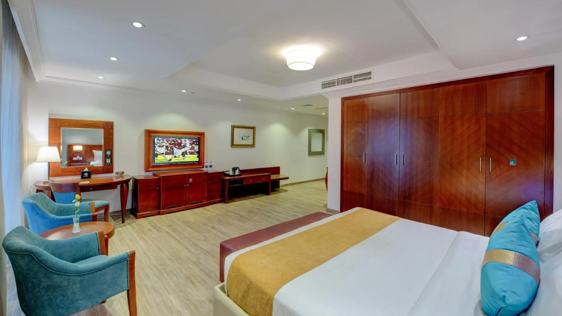 Seating area, Bed in Donatello Hotel