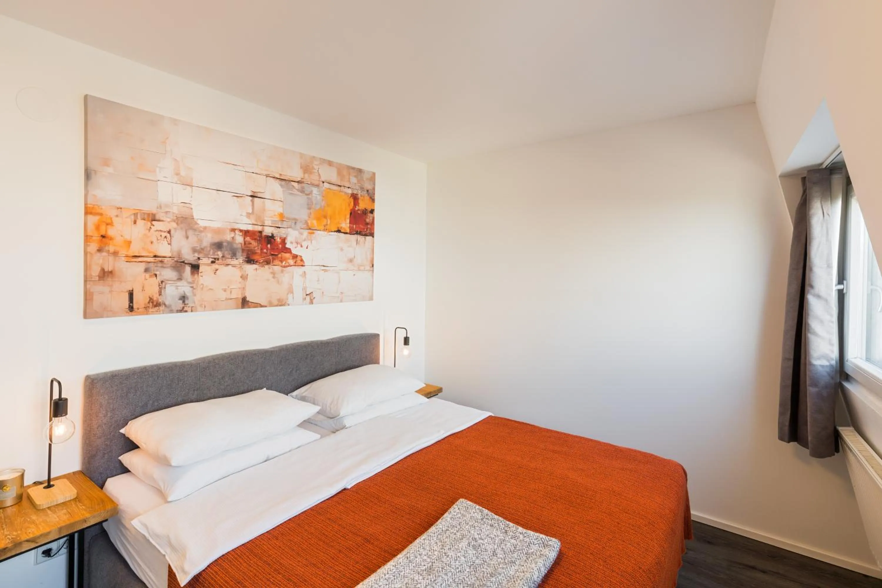 Bedroom, Bed in URBAN ISLAND I Riverside Apartments