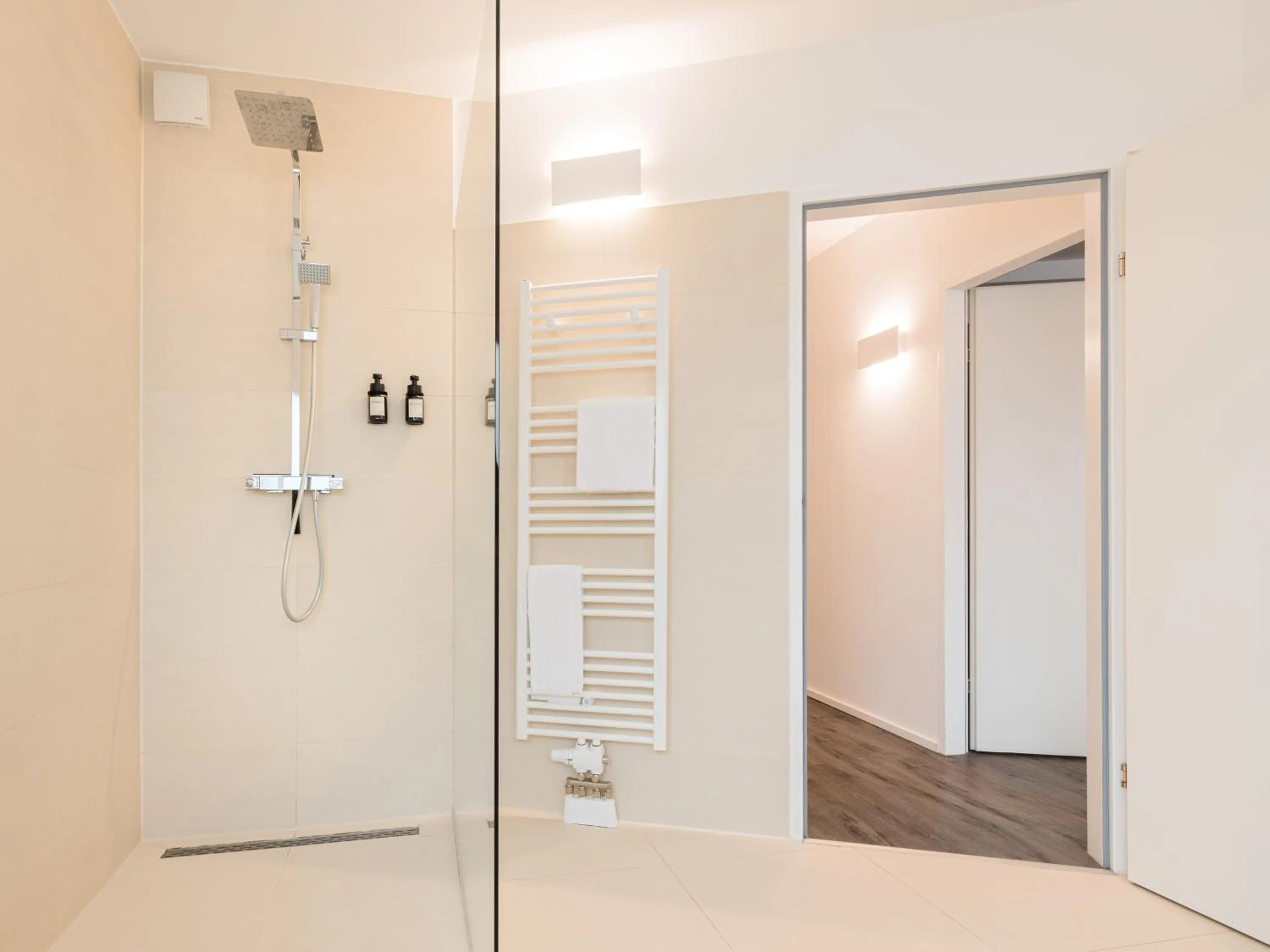 Shower in URBAN ISLAND I Riverside Apartments
