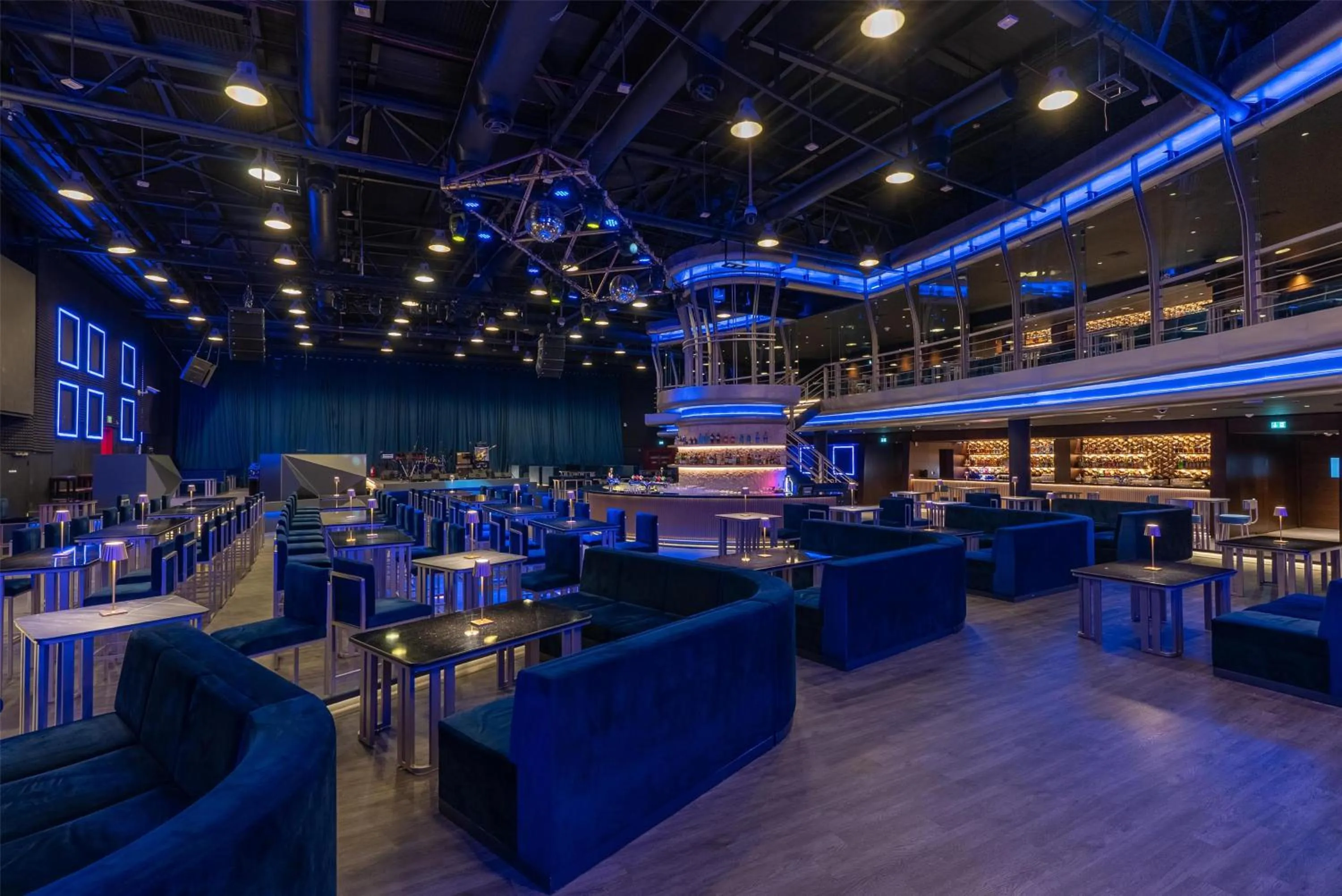 Lounge or bar in Radisson Blu Hotel, Doha