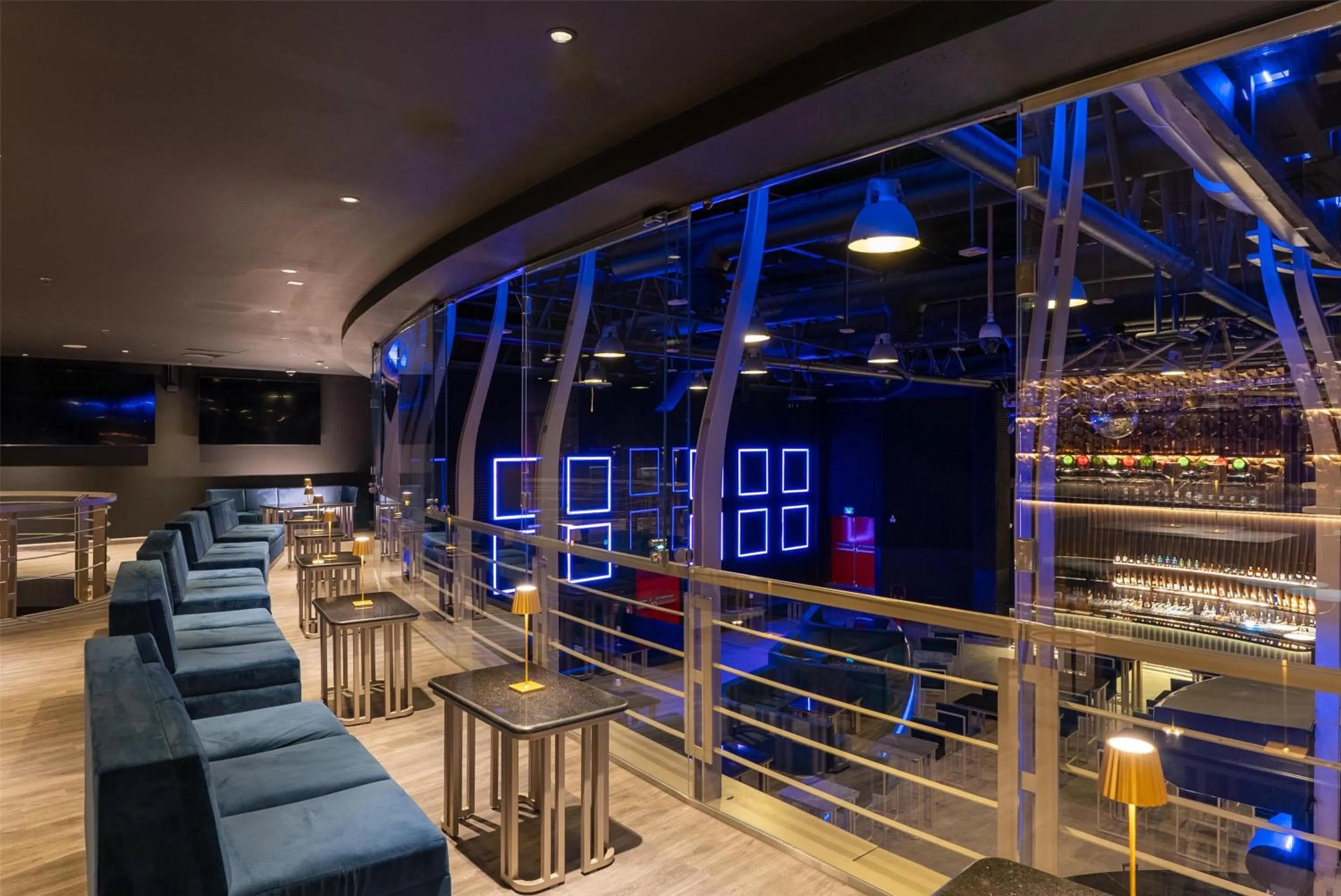 Lounge or bar in Radisson Blu Hotel, Doha