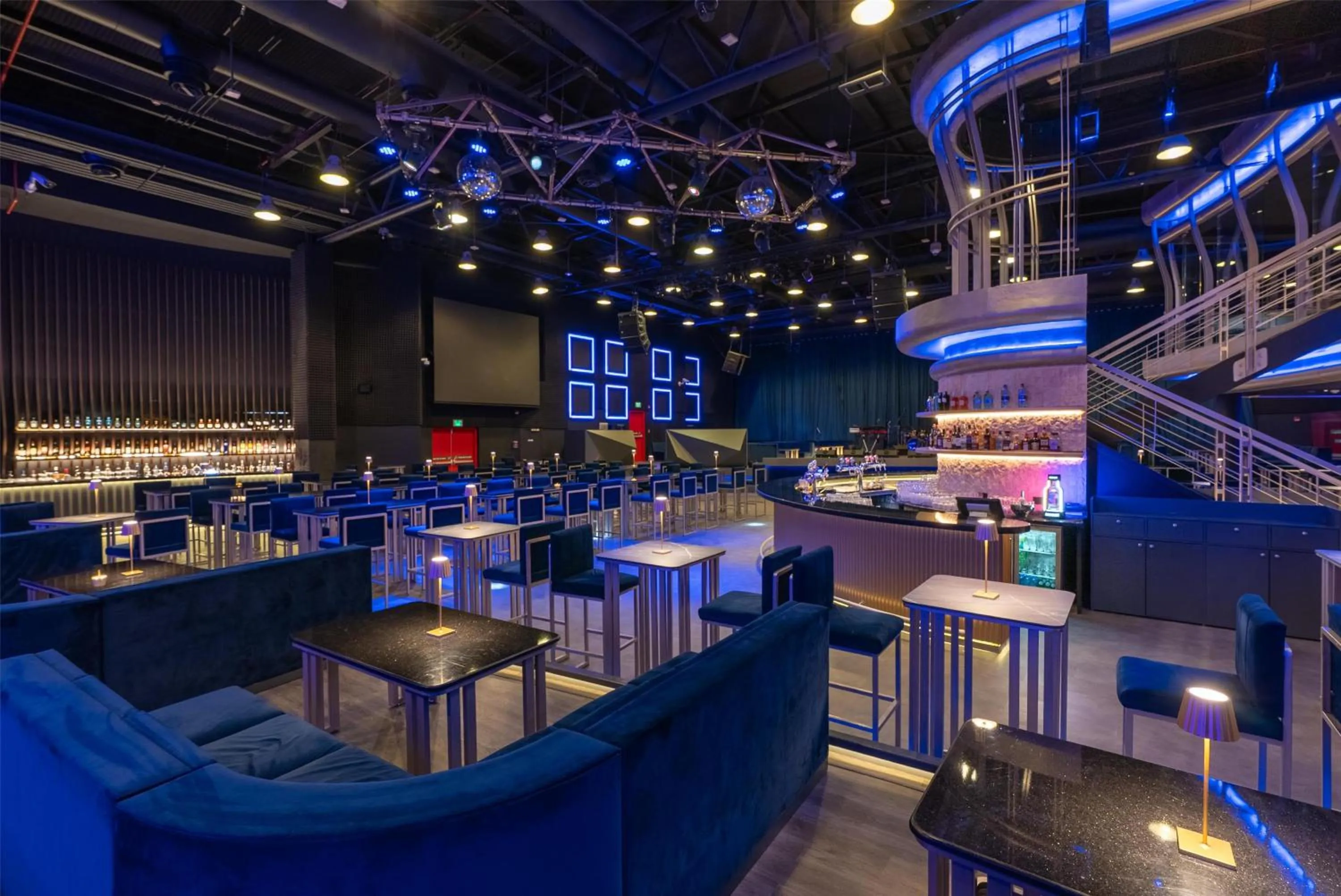 Lounge or bar in Radisson Blu Hotel, Doha