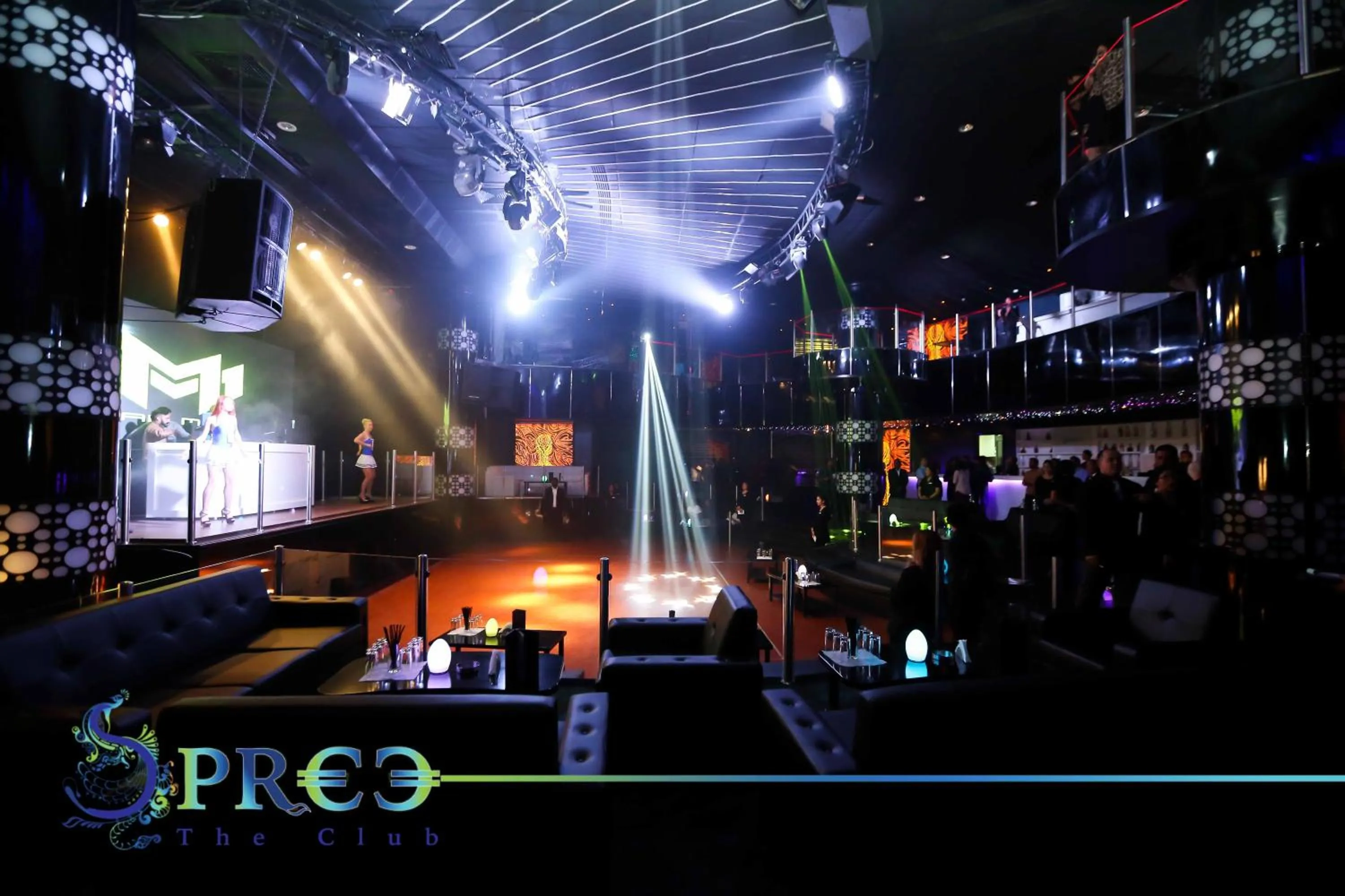 Nightclub / DJ in Royal Ascot Hotel