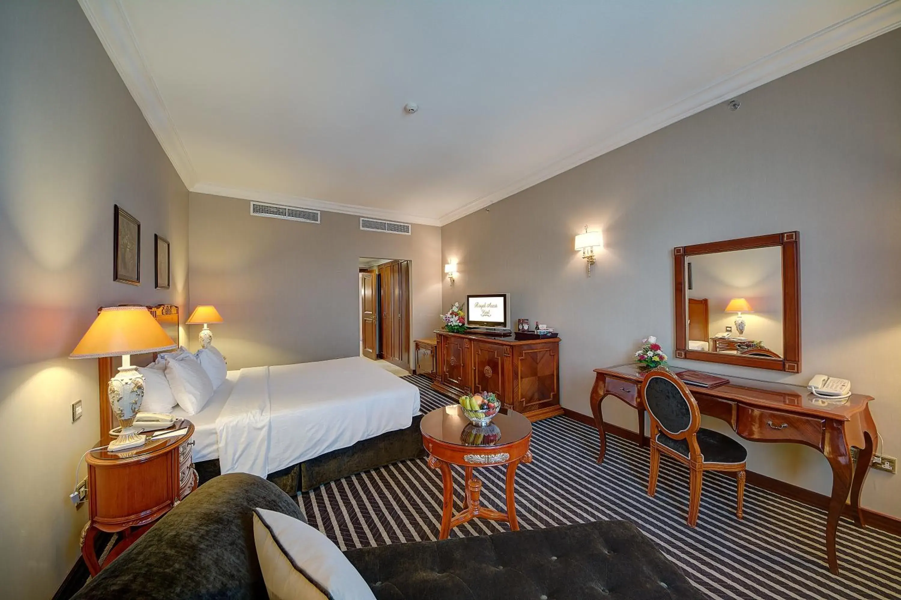 Photo of the whole room, Bed in Royal Ascot Hotel Photo of the whole room, Bed in Royal Ascot Hotel