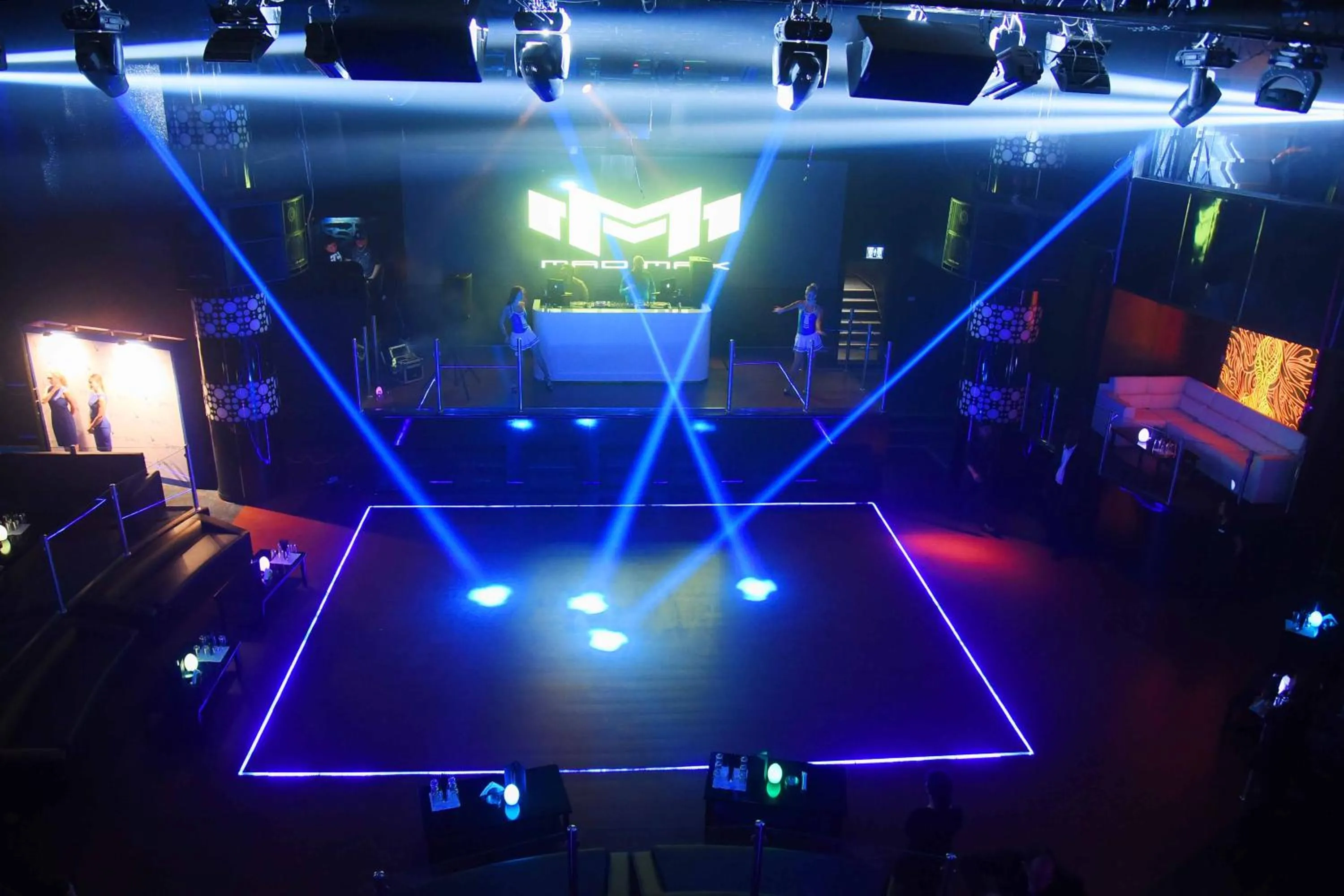 Nightclub / DJ in Royal Ascot Hotel