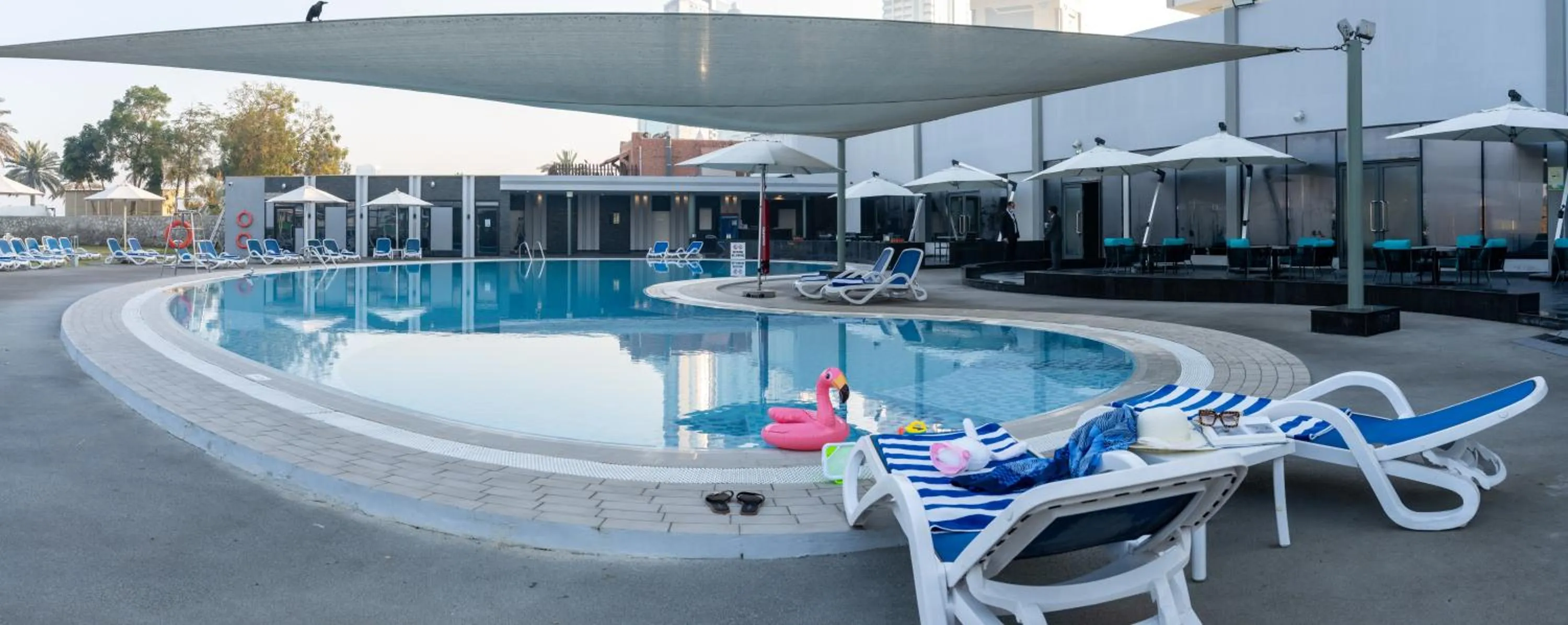 Swimming pool in Hotel Holiday International