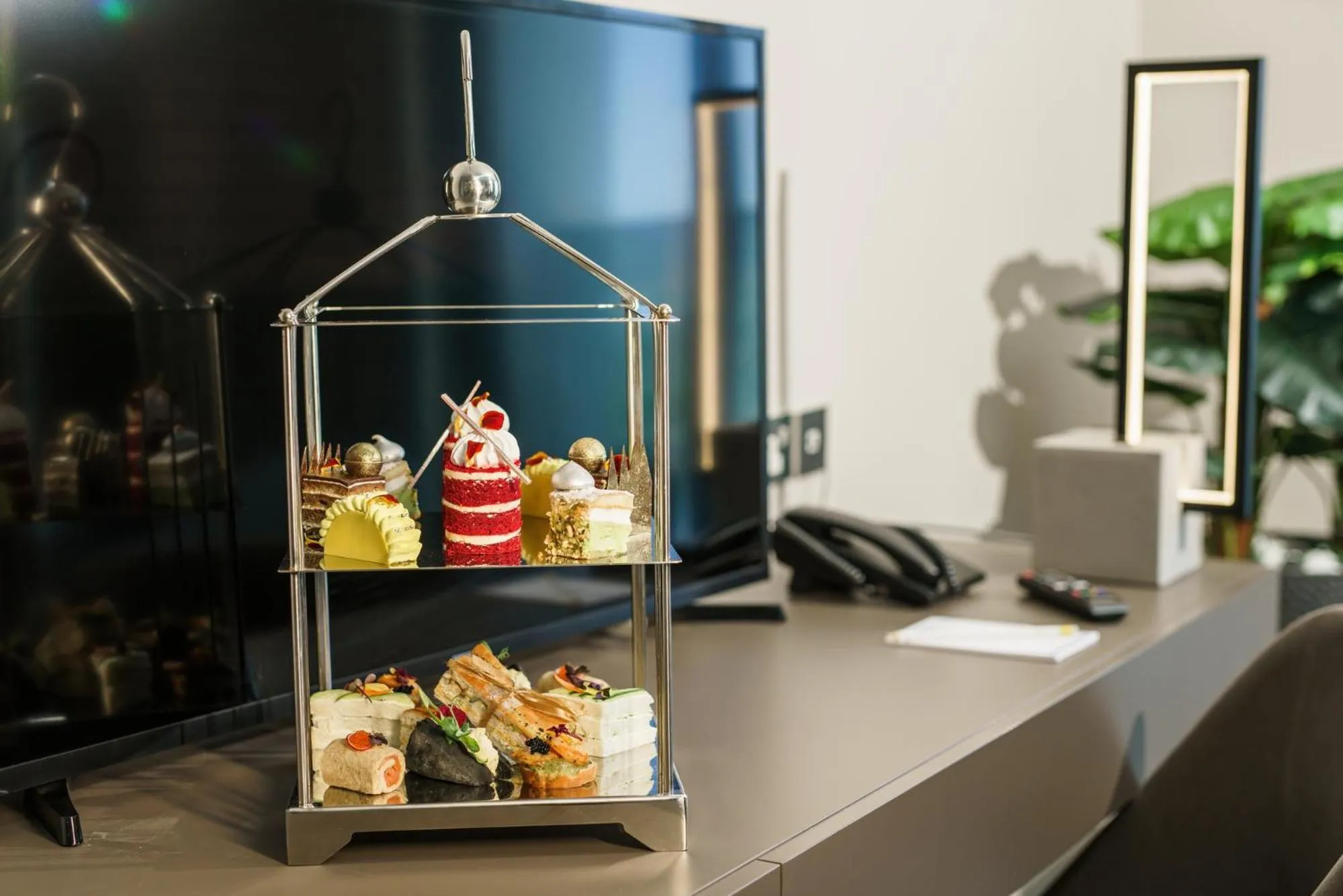 Food in Hotel Holiday International