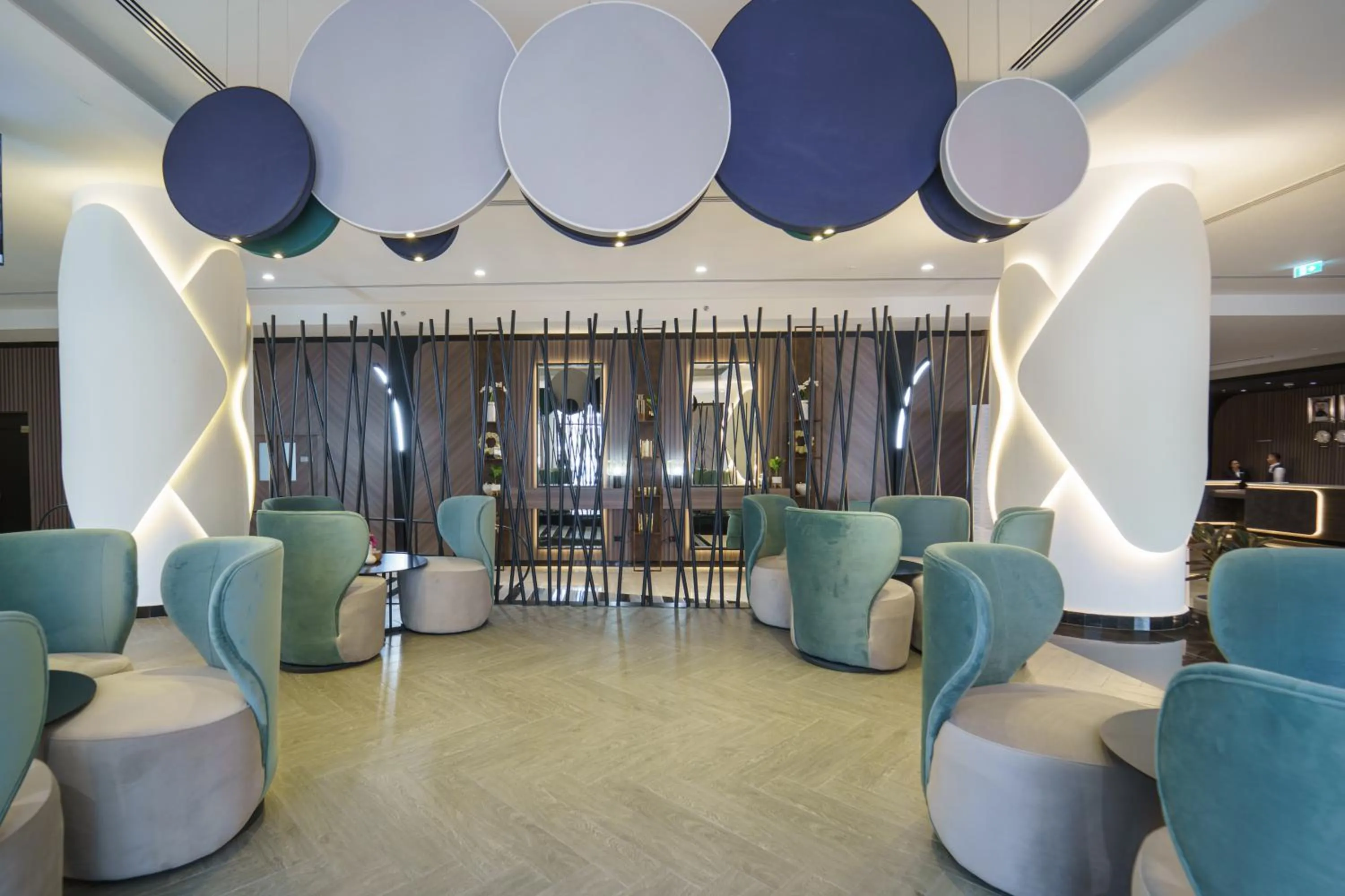 Restaurant/places to eat in Hotel Holiday International