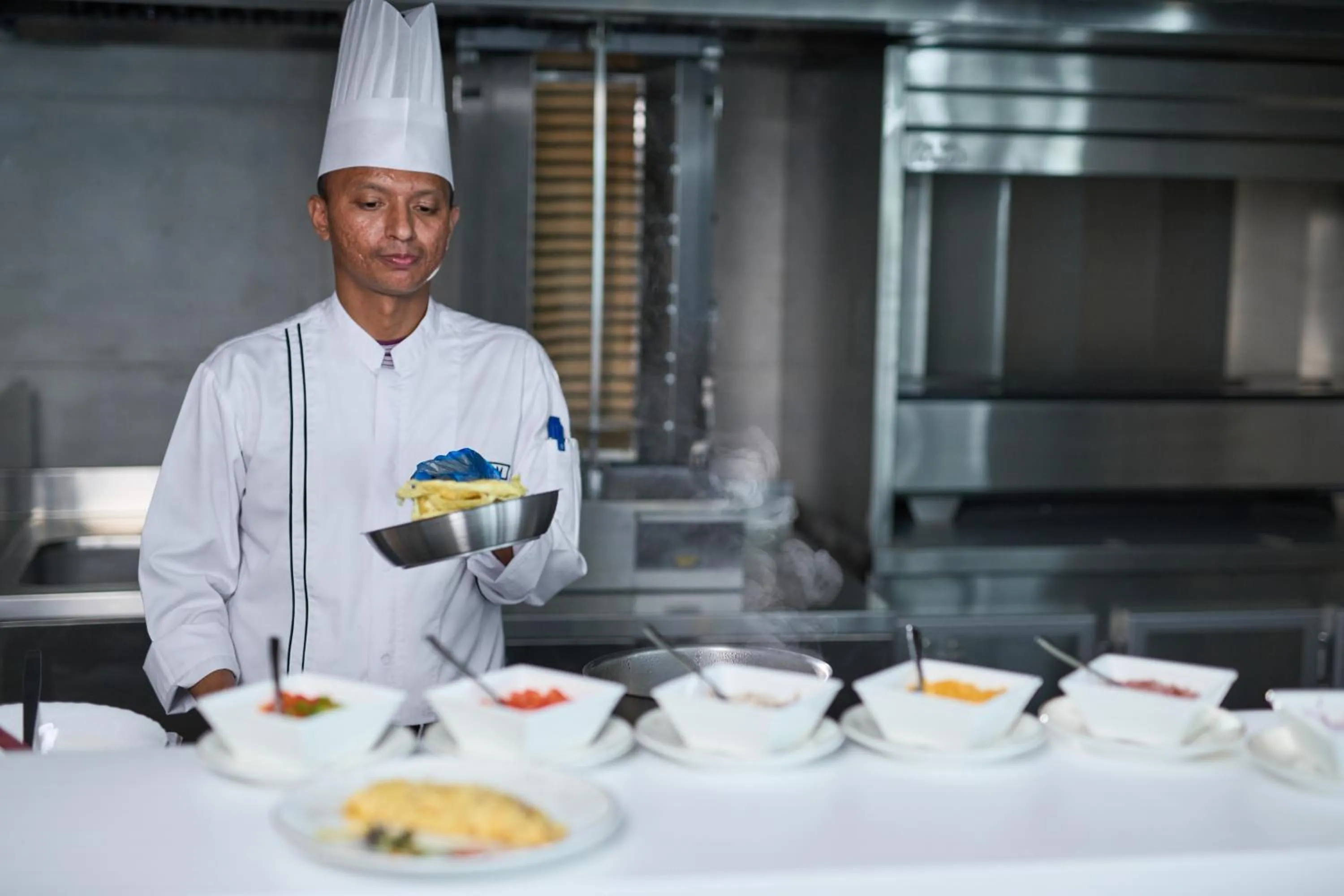 Restaurant/places to eat in Hotel Holiday International