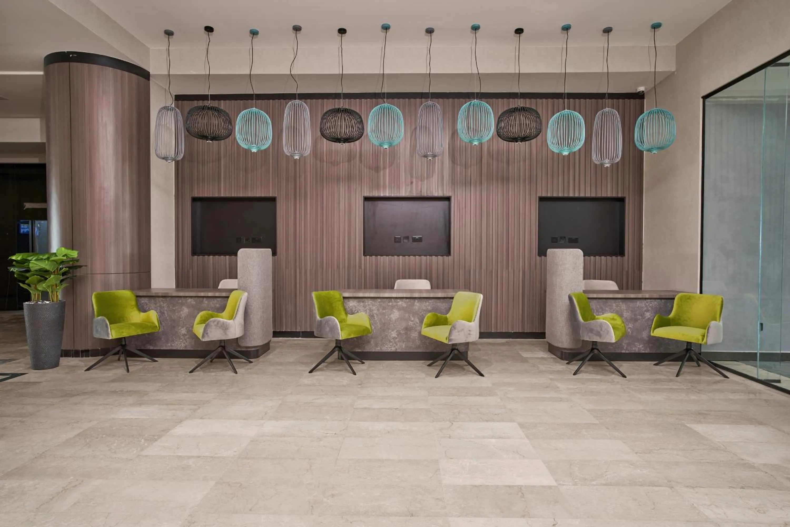 Business facilities in Hotel Holiday International