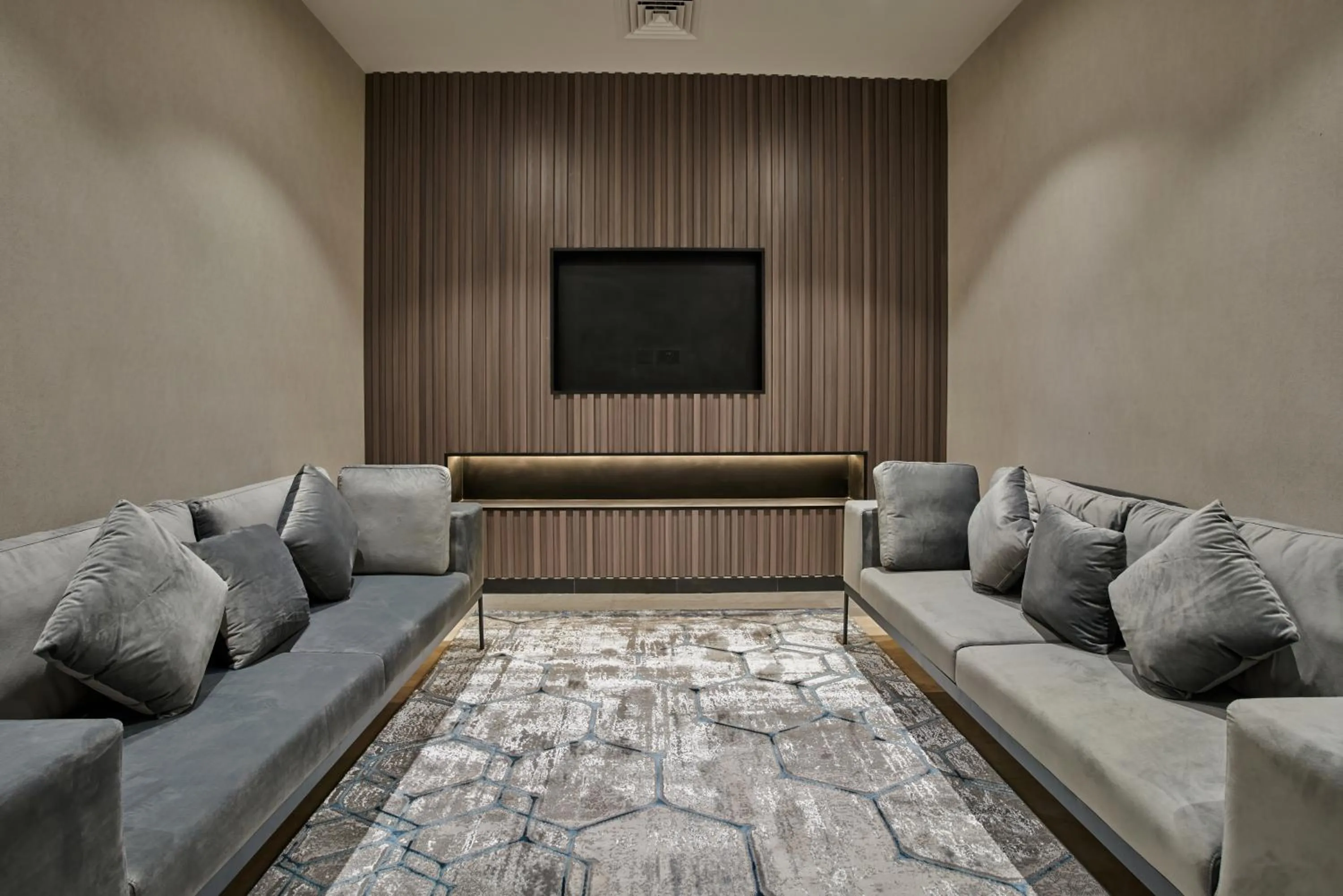 Seating area in Hotel Holiday International