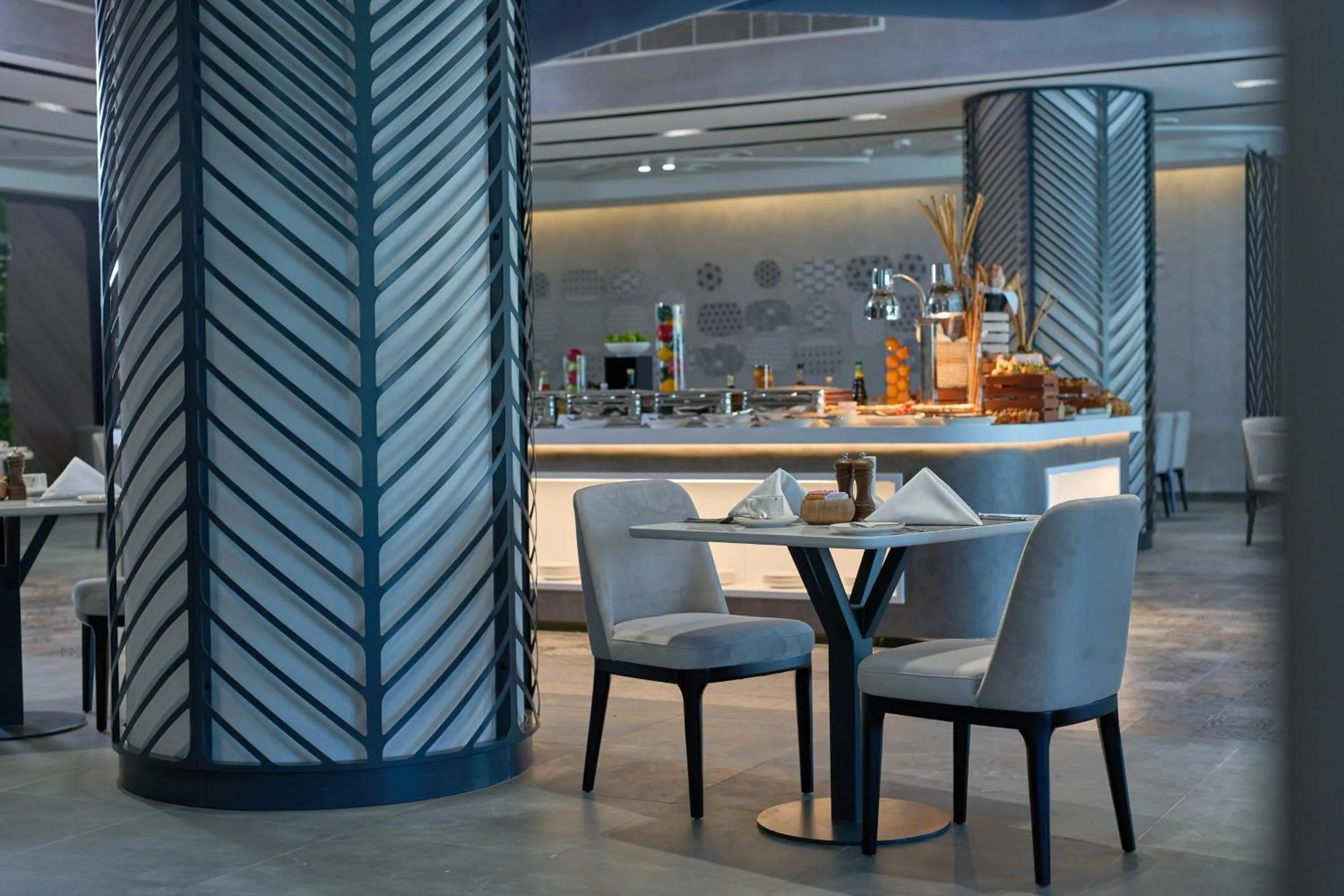 Restaurant/places to eat in Hotel Holiday International