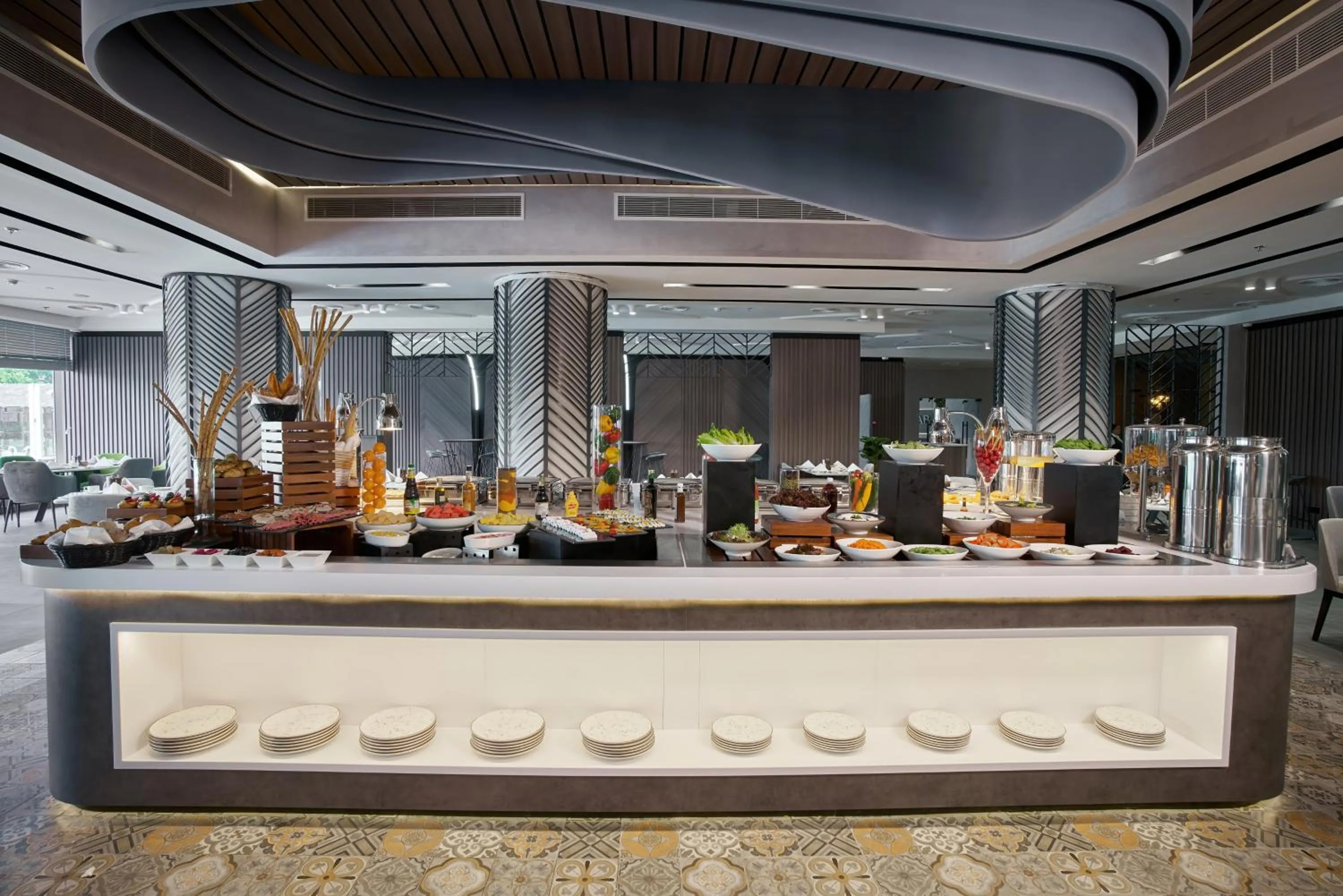 Buffet breakfast in Hotel Holiday International