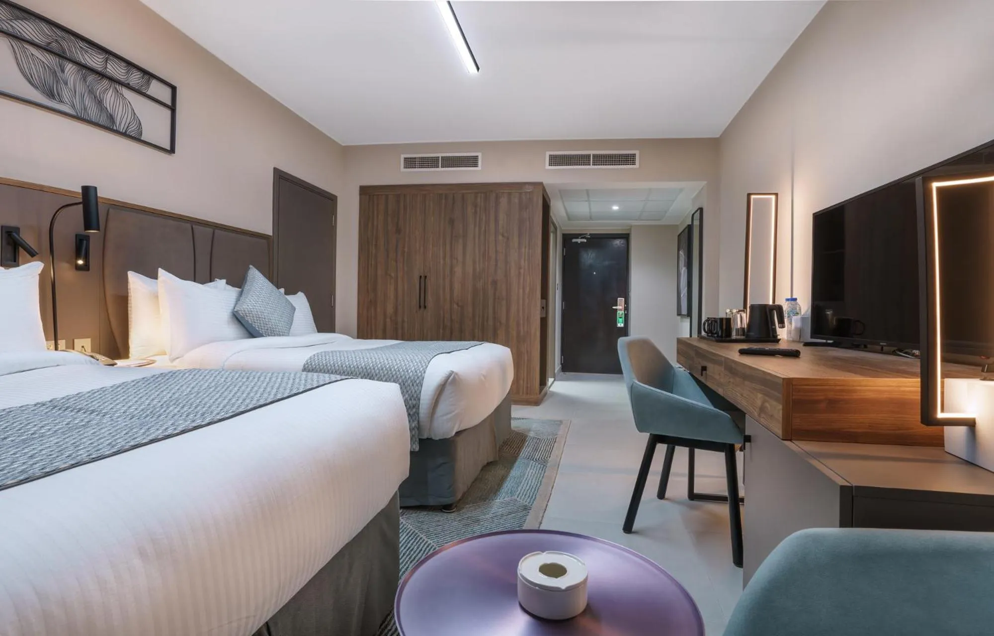 Bed in Hotel Holiday International