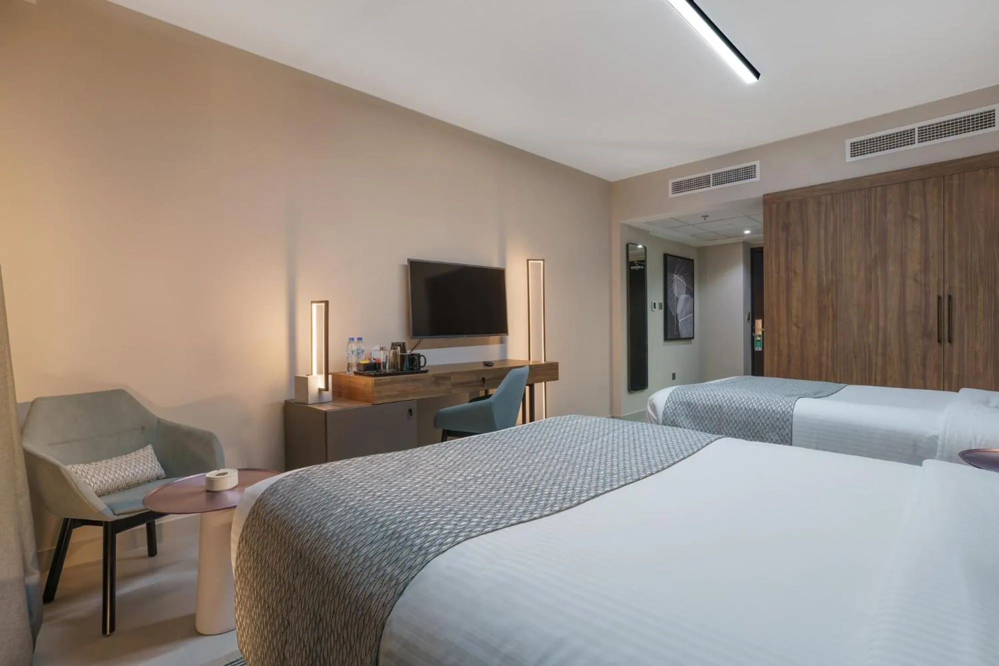 Bed in Hotel Holiday International