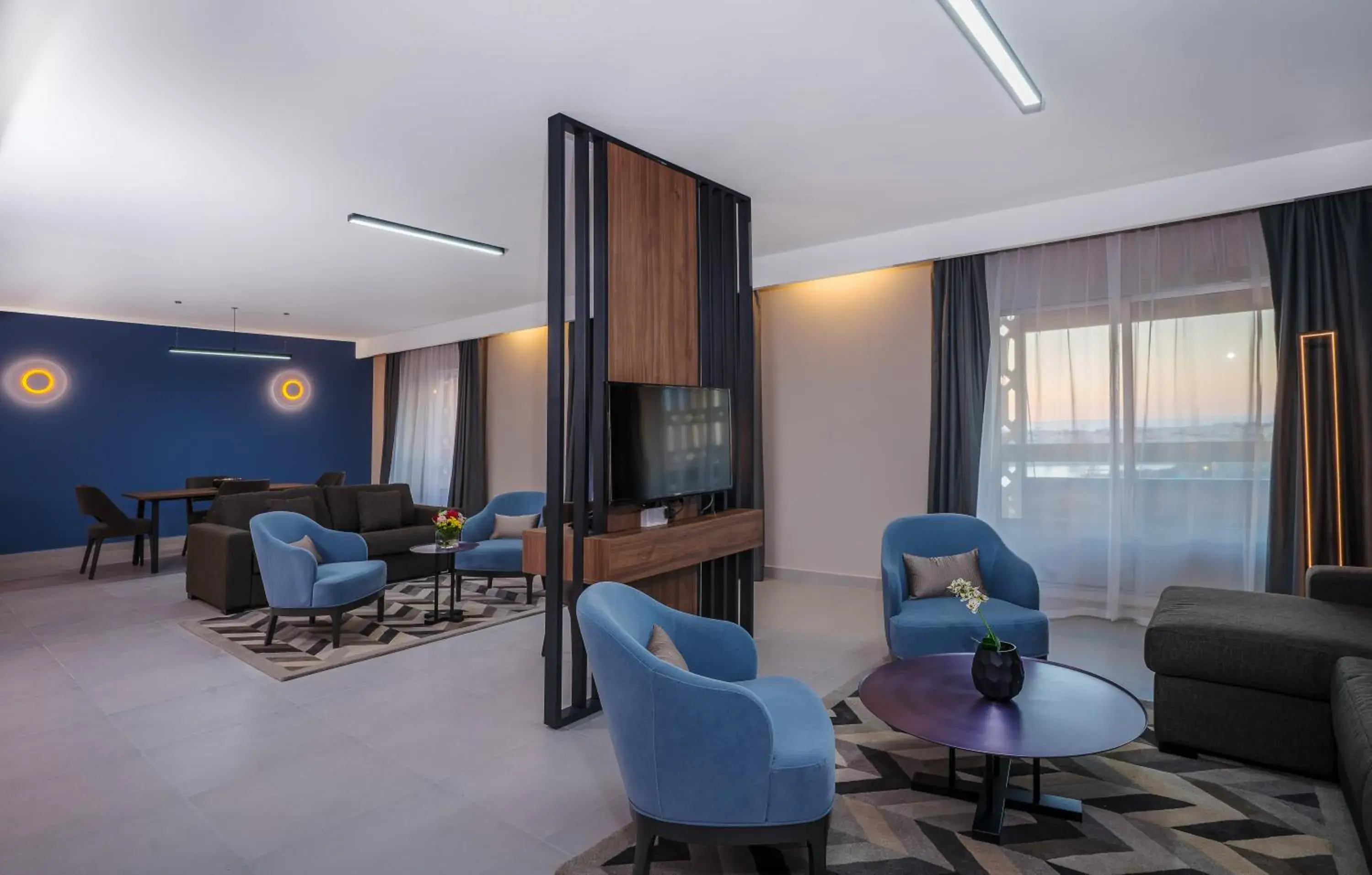 Lounge or bar in Hotel Holiday International Lounge or bar in Hotel Holiday International