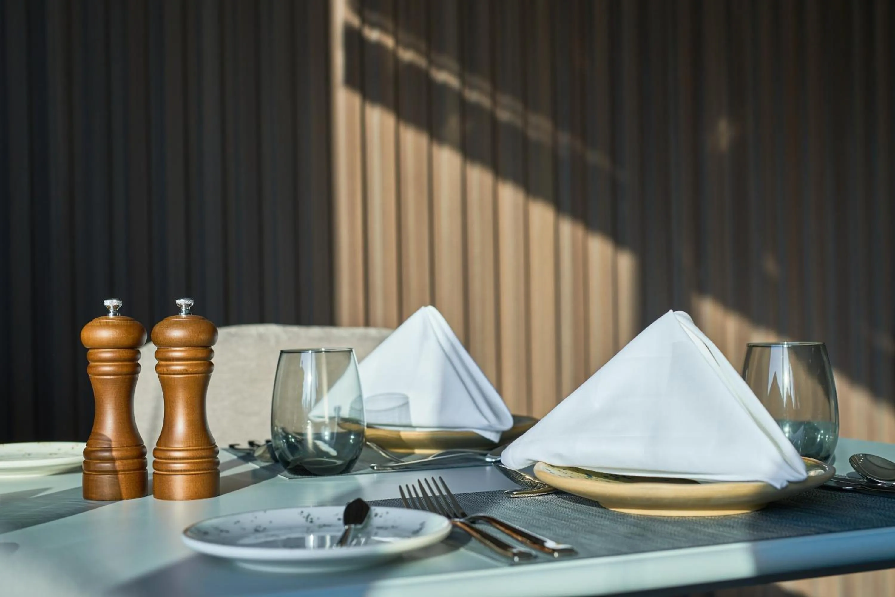 Food and drinks in Hotel Holiday International