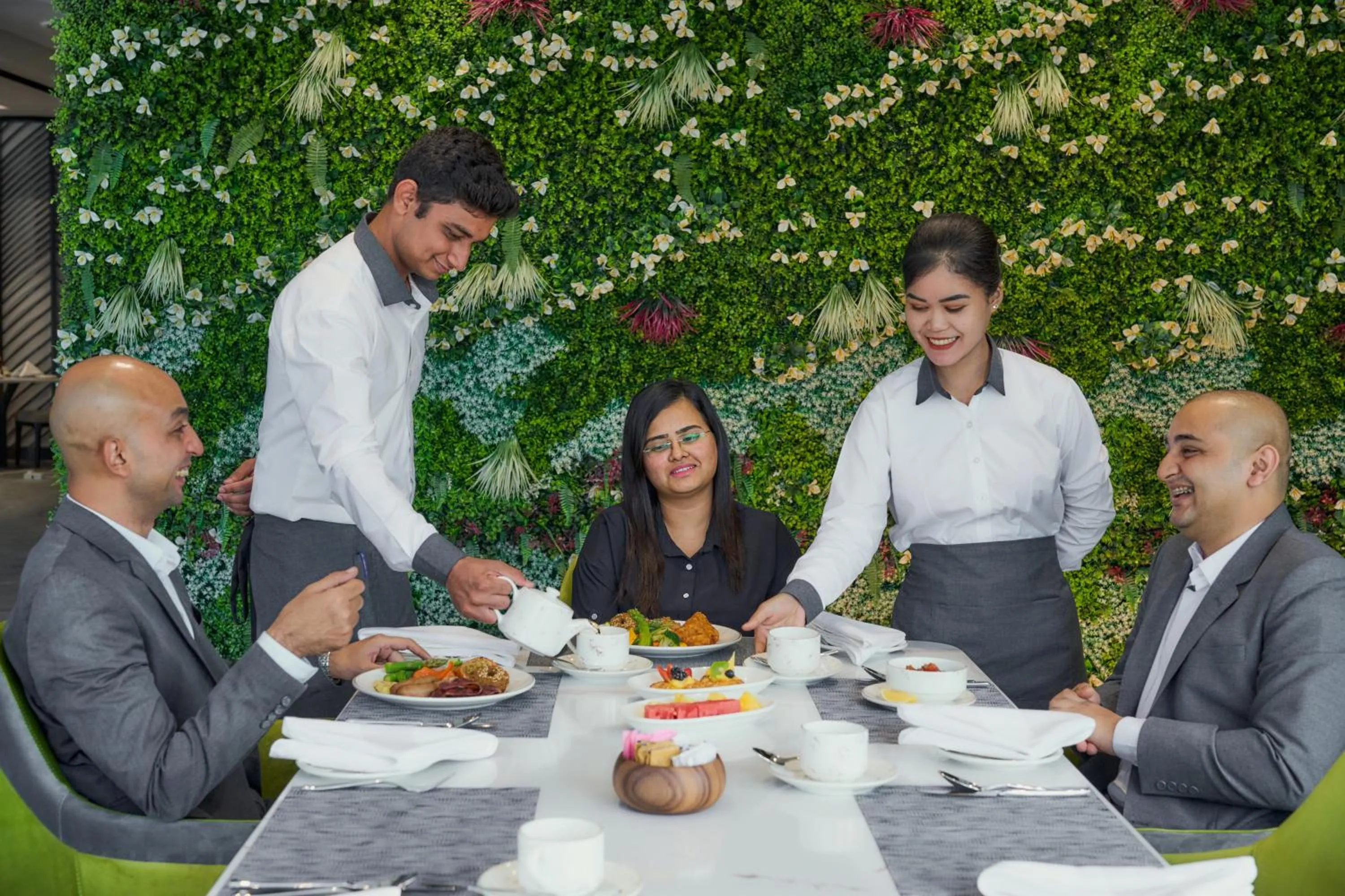 group of guests in Hotel Holiday International