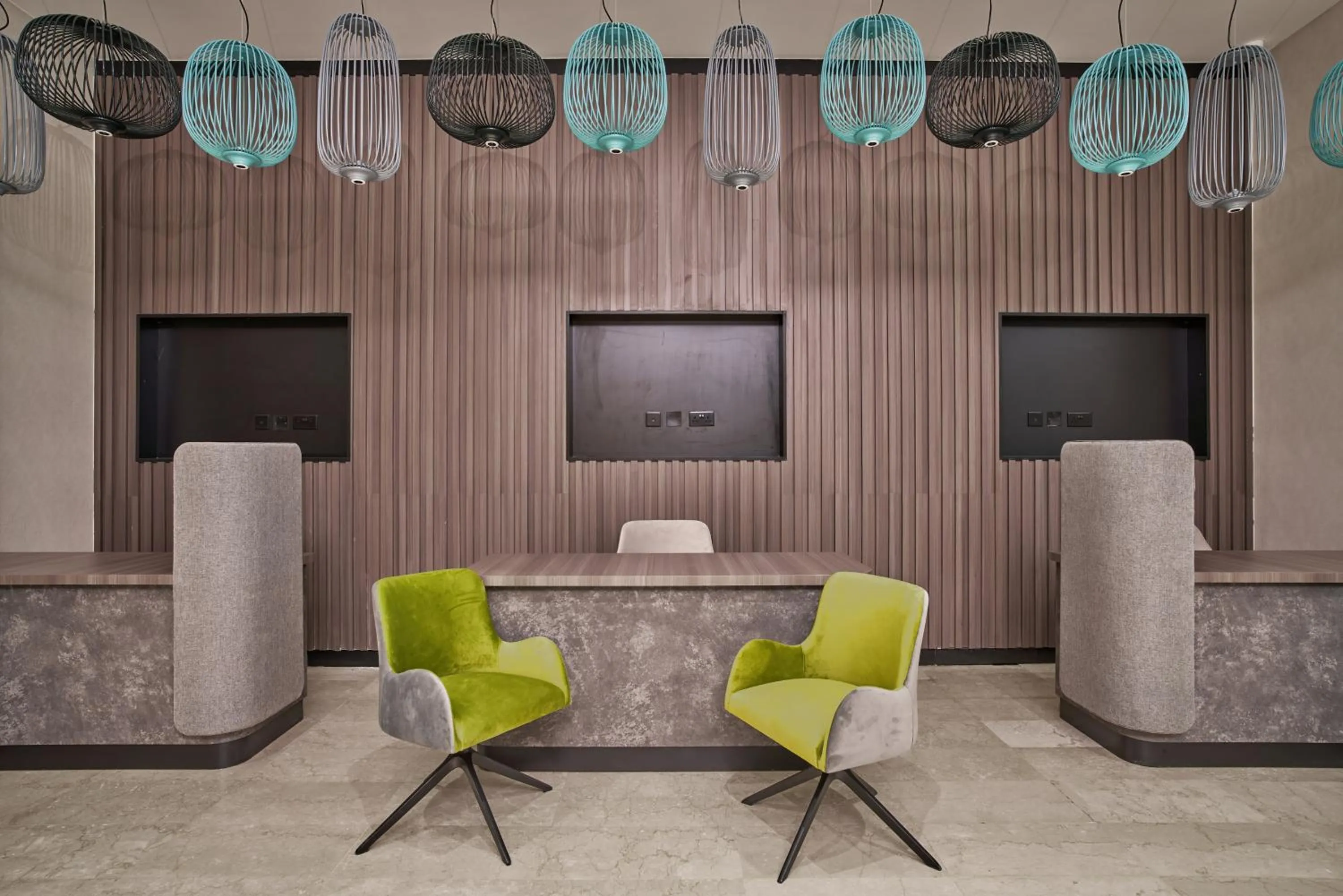 Business facilities in Hotel Holiday International