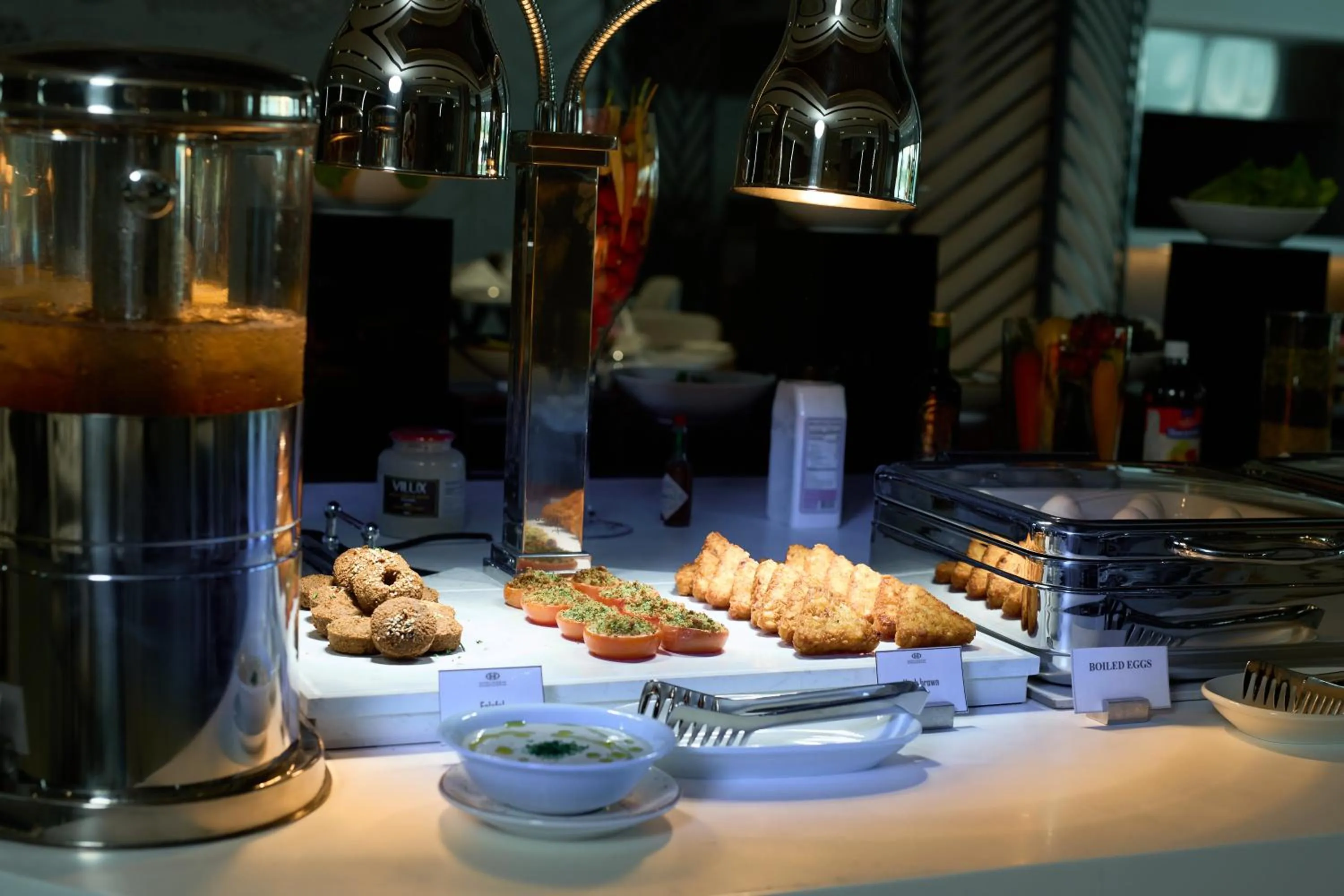 Buffet breakfast in Hotel Holiday International
