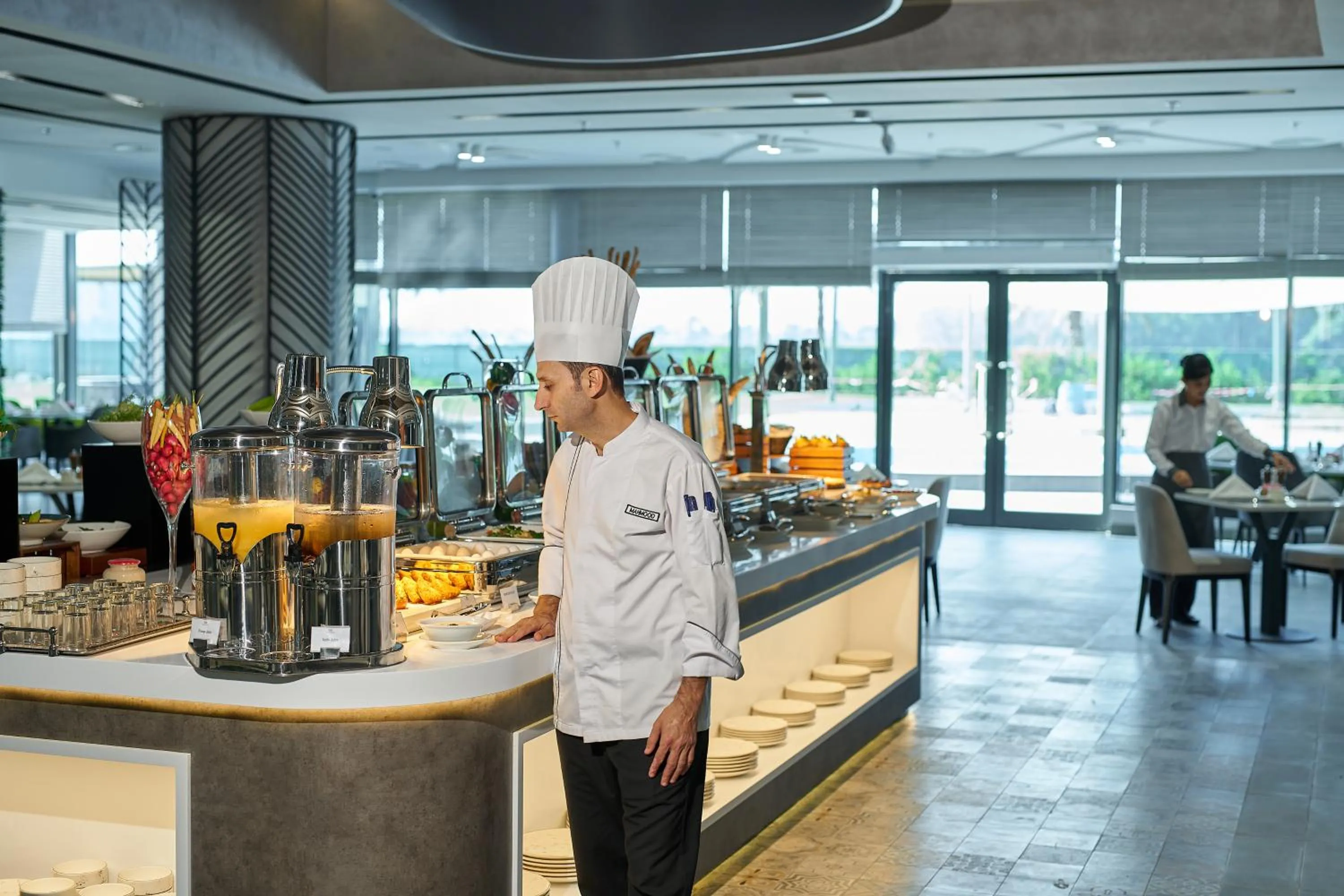 Restaurant/places to eat in Hotel Holiday International