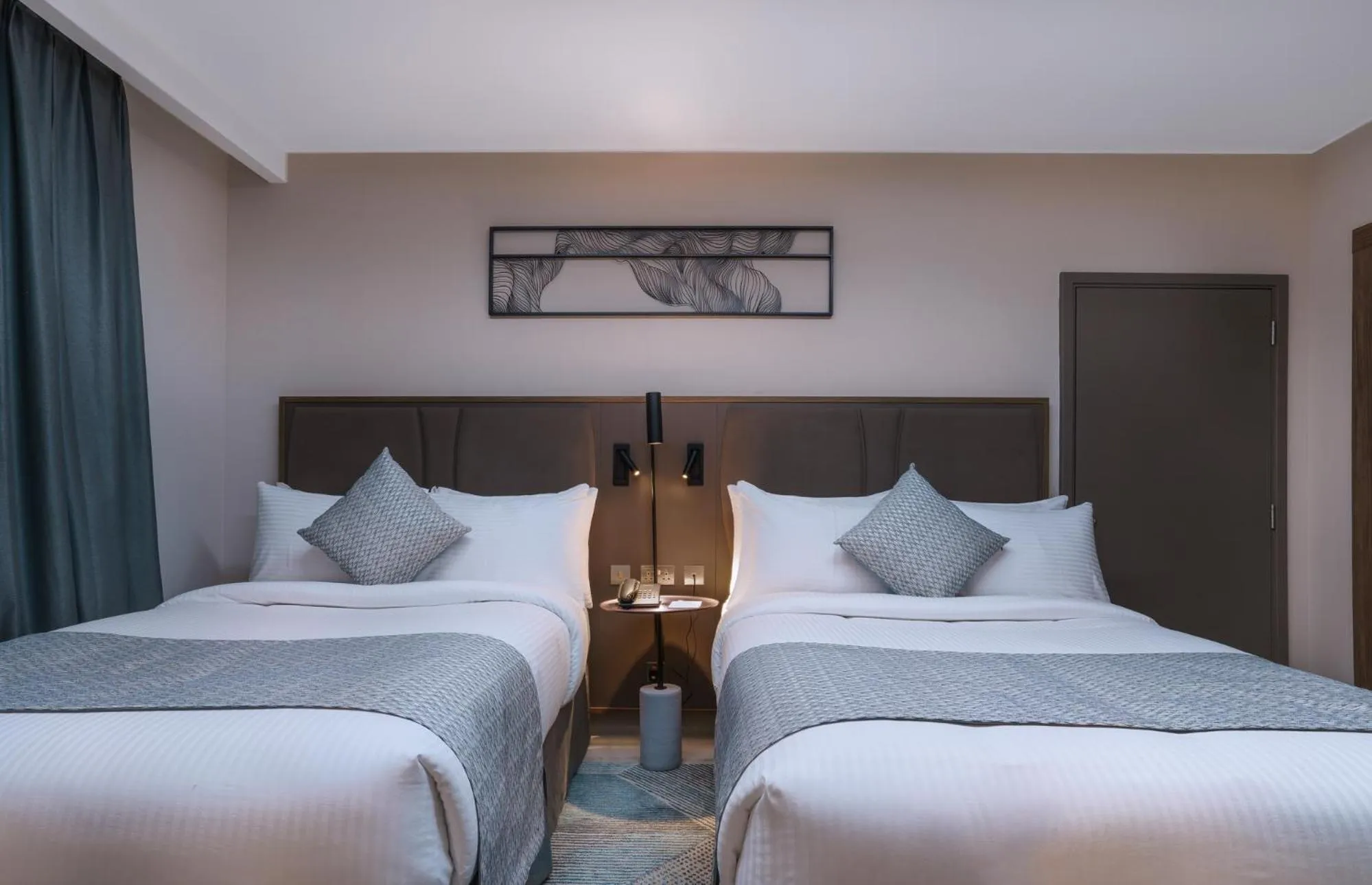 Bed in Hotel Holiday International