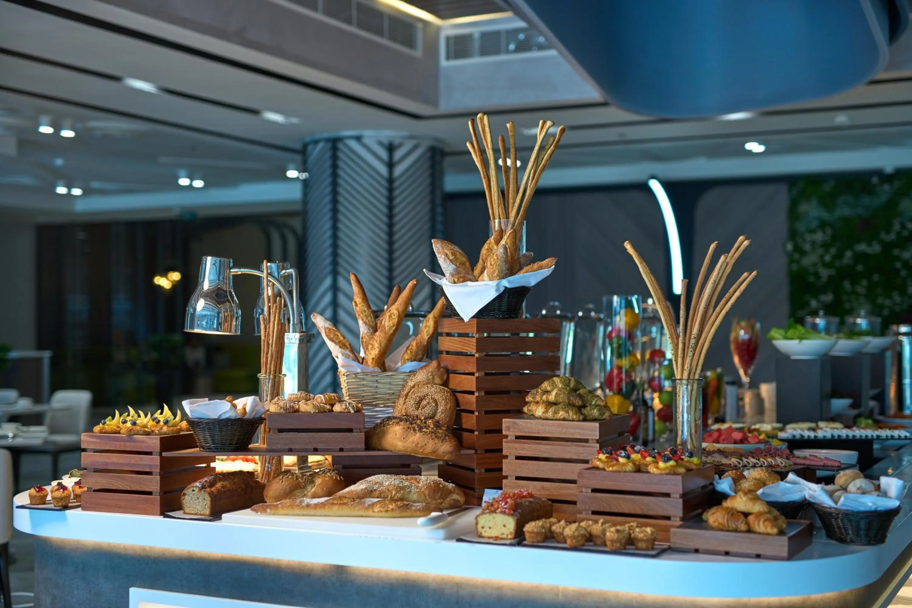 Buffet breakfast in Hotel Holiday International