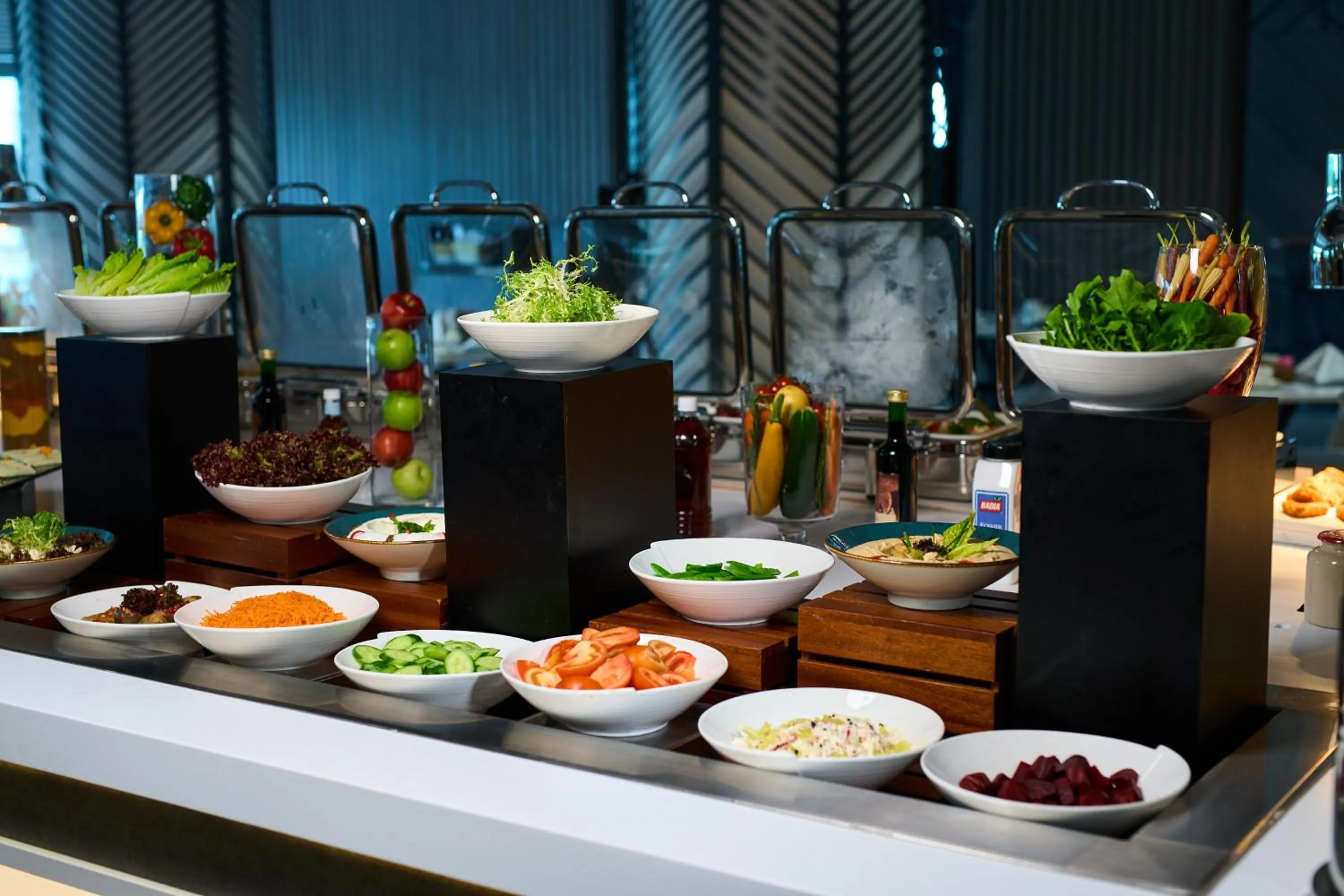 Buffet breakfast in Hotel Holiday International